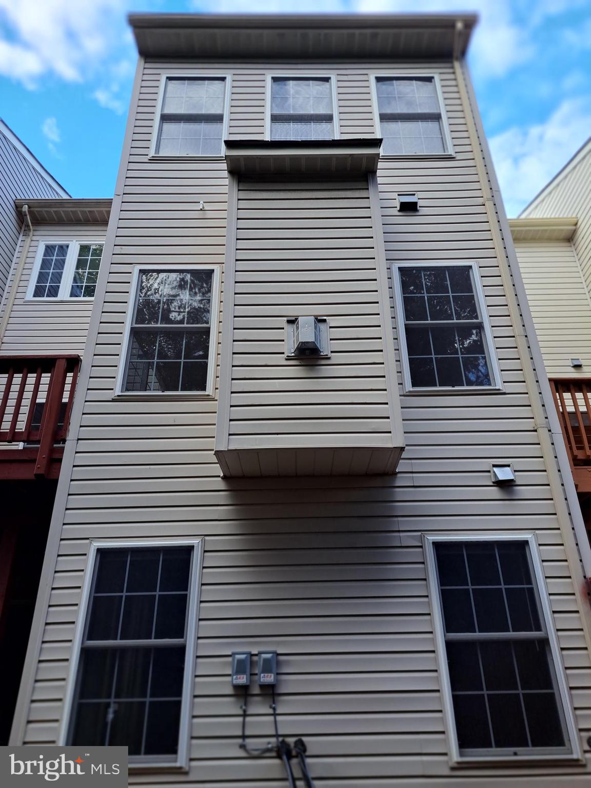 ELMWOOD - Residential Lease