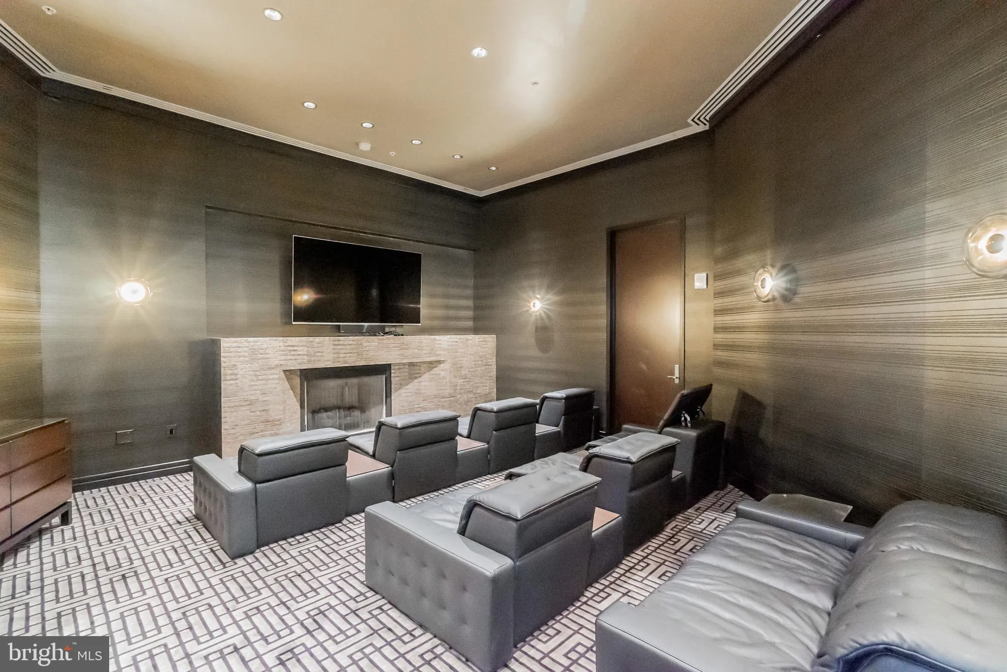 Philadelphia, Pennsylvania 19102, United States, 2 Bedrooms Bedrooms, ,2 BathroomsBathrooms,Residential,Active,257041