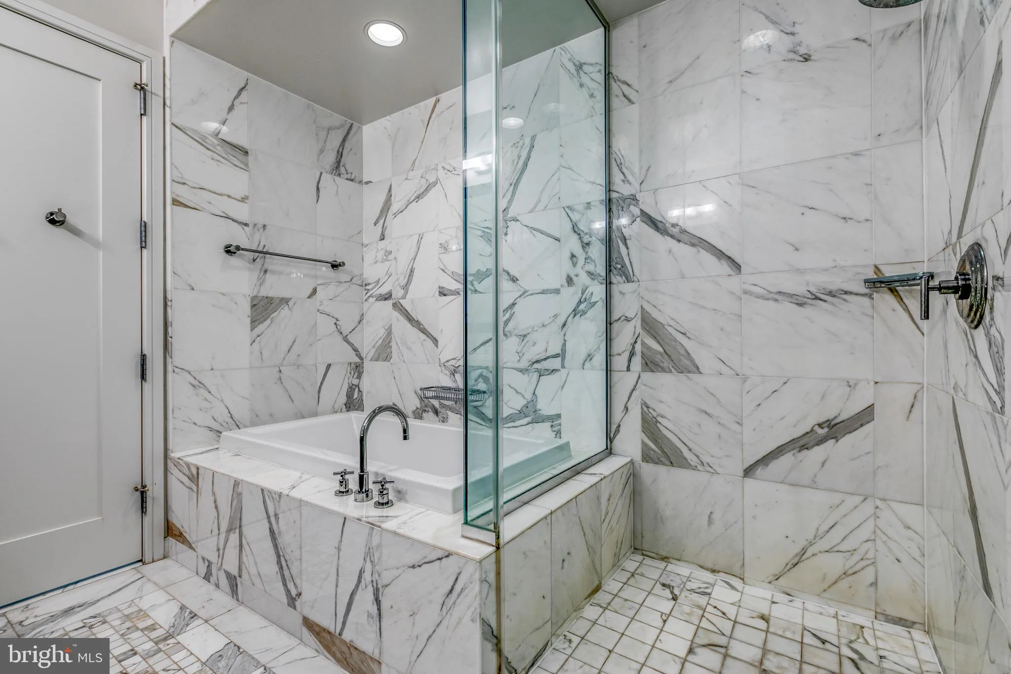 Philadelphia, Pennsylvania 19102, United States, 2 Bedrooms Bedrooms, ,2 BathroomsBathrooms,Residential,Active,257041