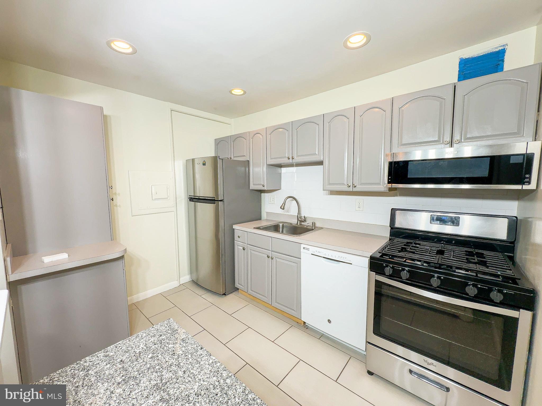 THE CAROLYN - Residential