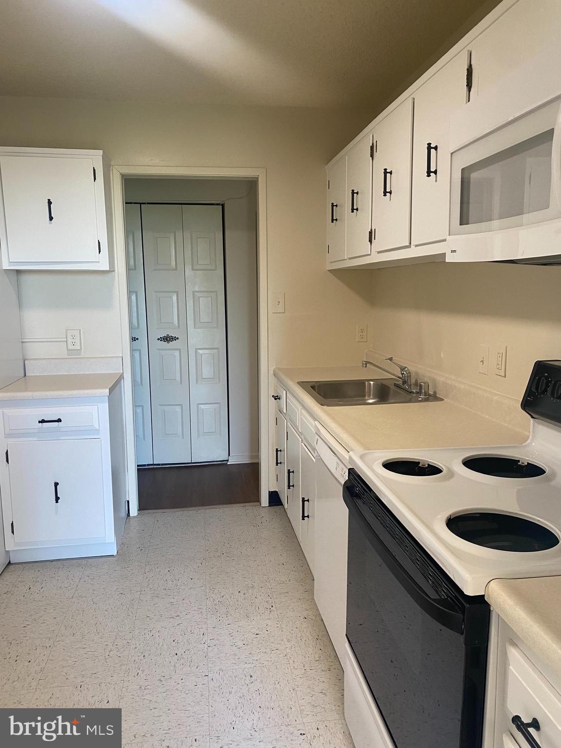 IDYLWOOD TOWERS CONDO - Residential Lease