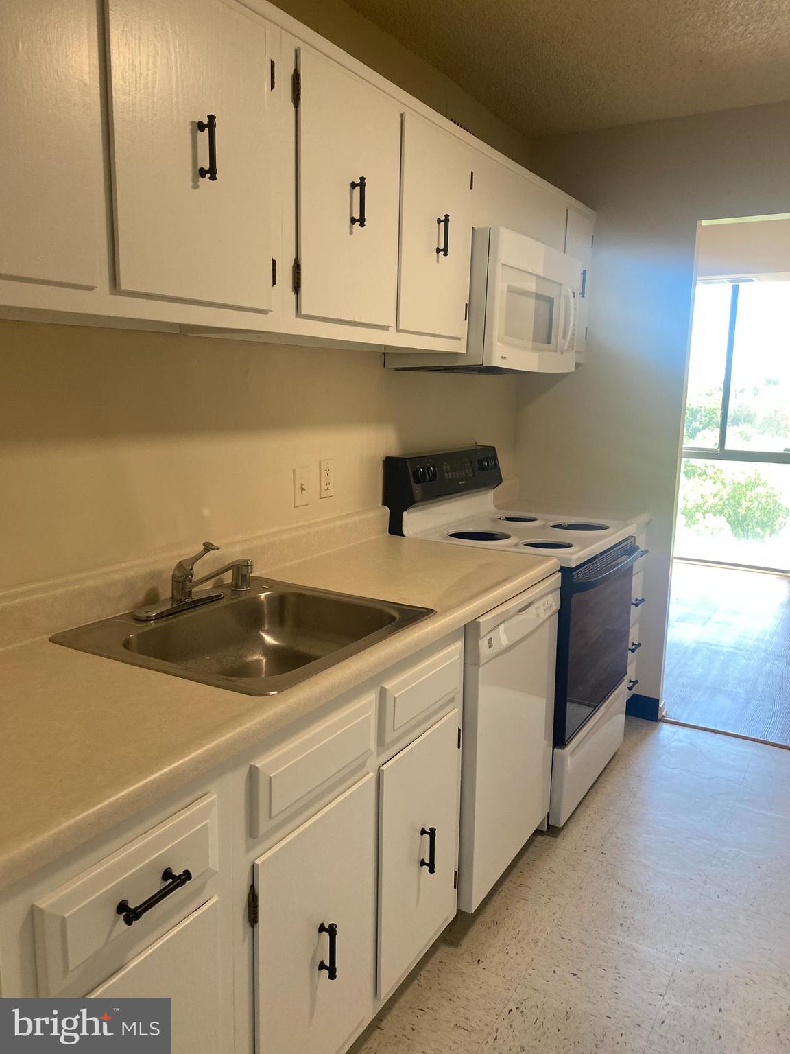 IDYLWOOD TOWERS CONDO - Residential Lease
