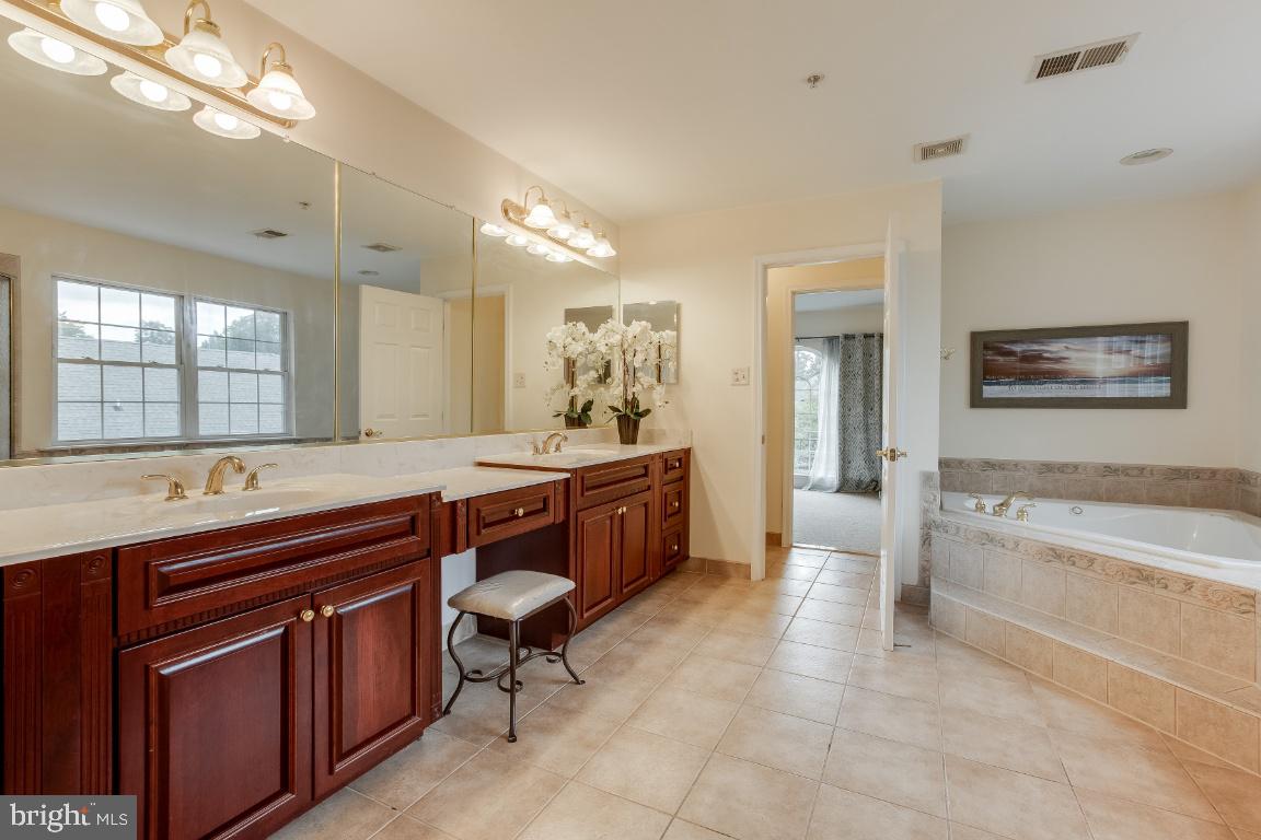 TANTALLON ON THE POTOMAC - Residential