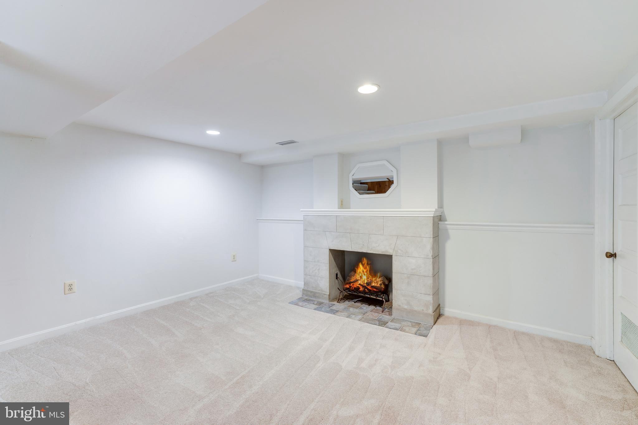 LEE HEIGHTS - Residential Lease