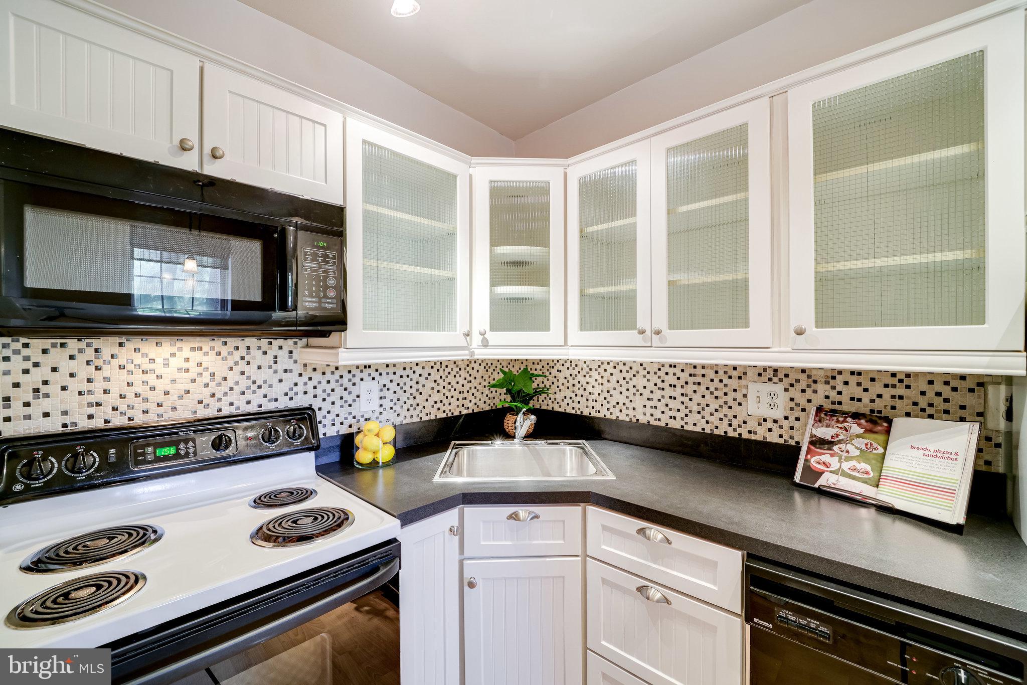 COLONIAL VILLAGE I - Residential