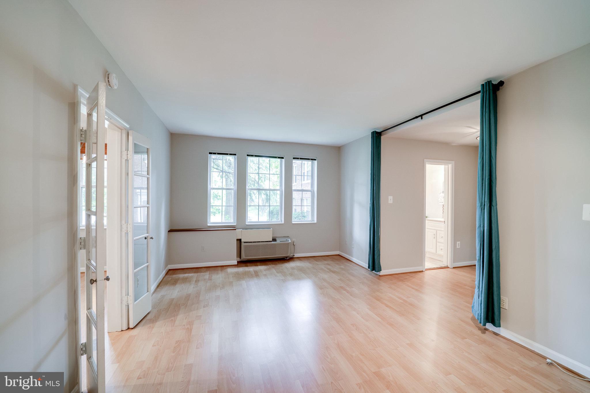 COLONIAL VILLAGE I - Residential