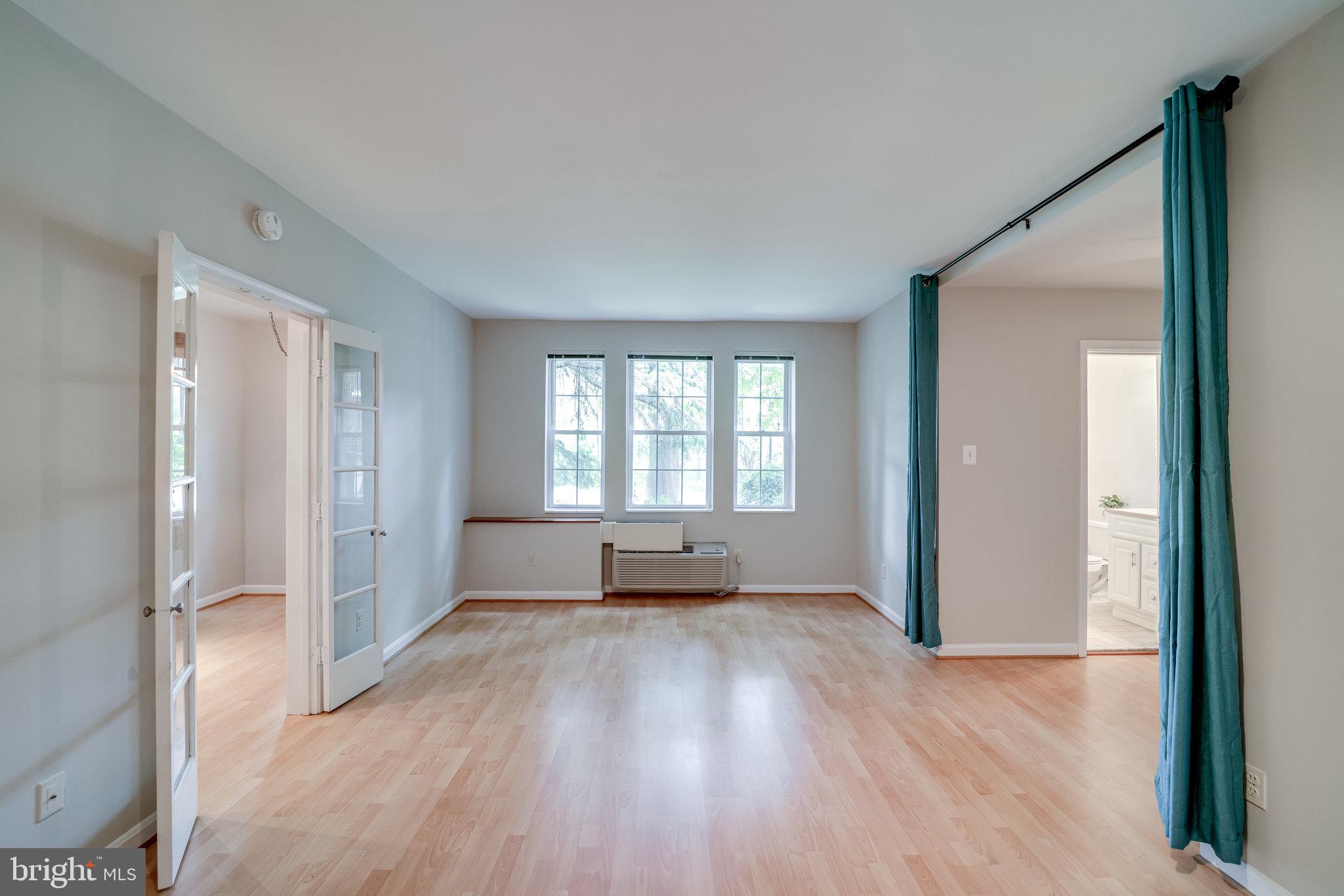 COLONIAL VILLAGE I - Residential