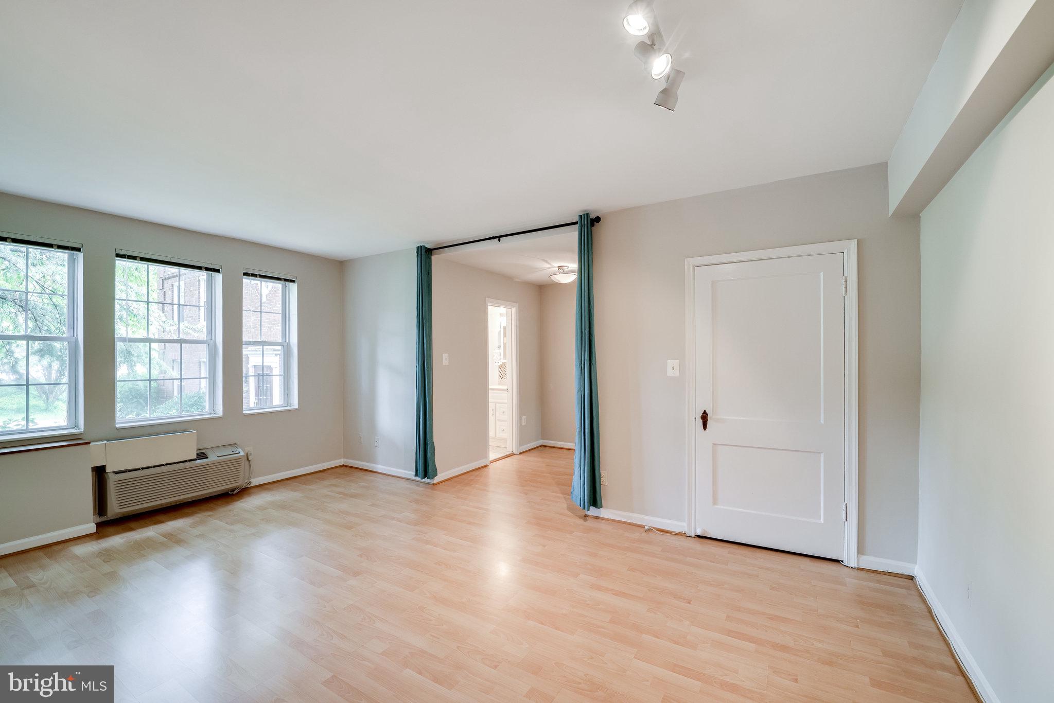 COLONIAL VILLAGE I - Residential