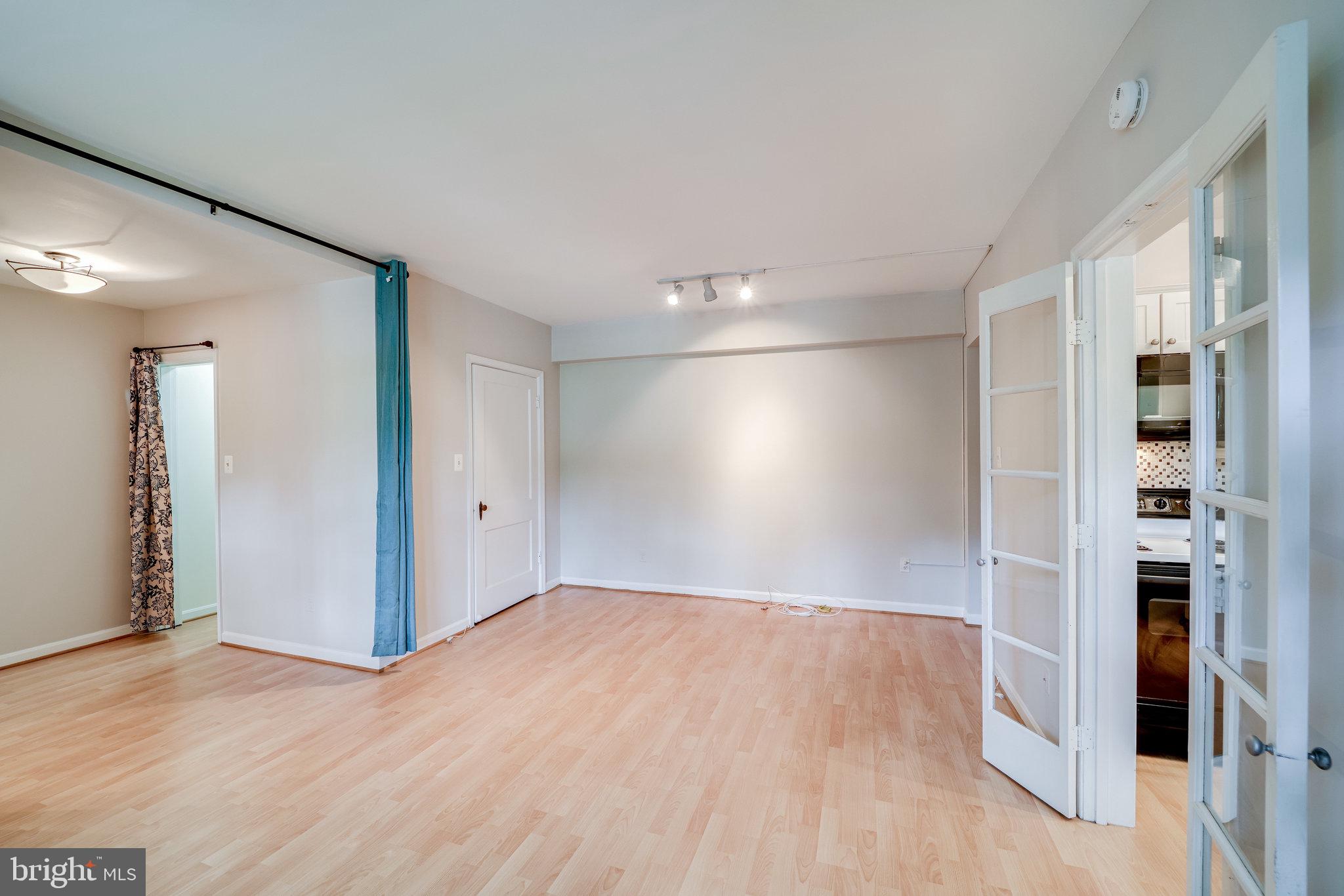 COLONIAL VILLAGE I - Residential