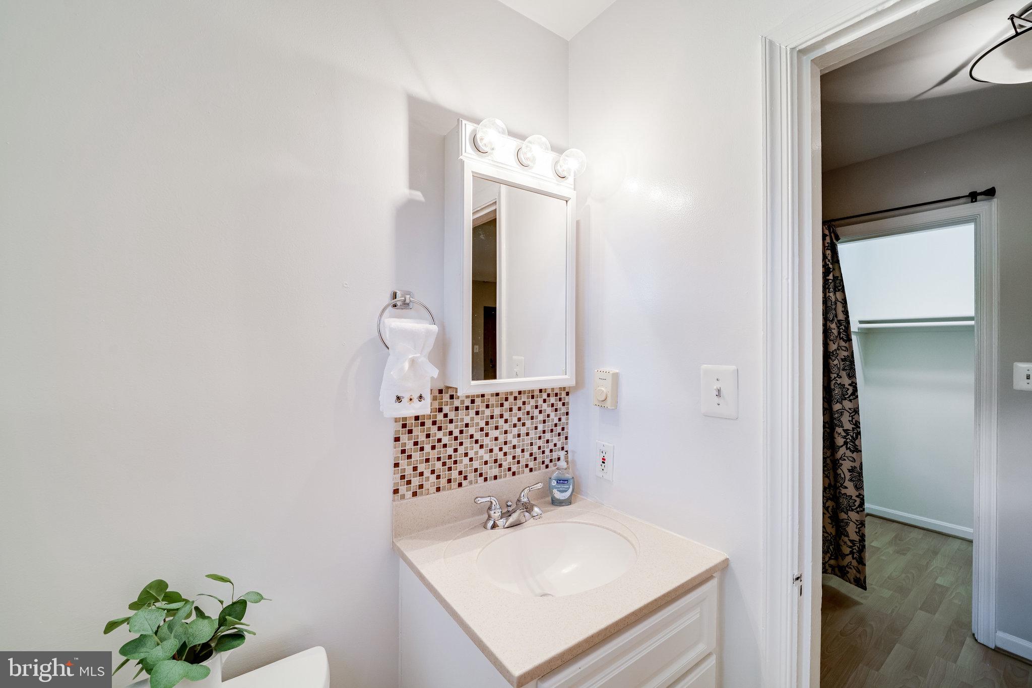 COLONIAL VILLAGE I - Residential