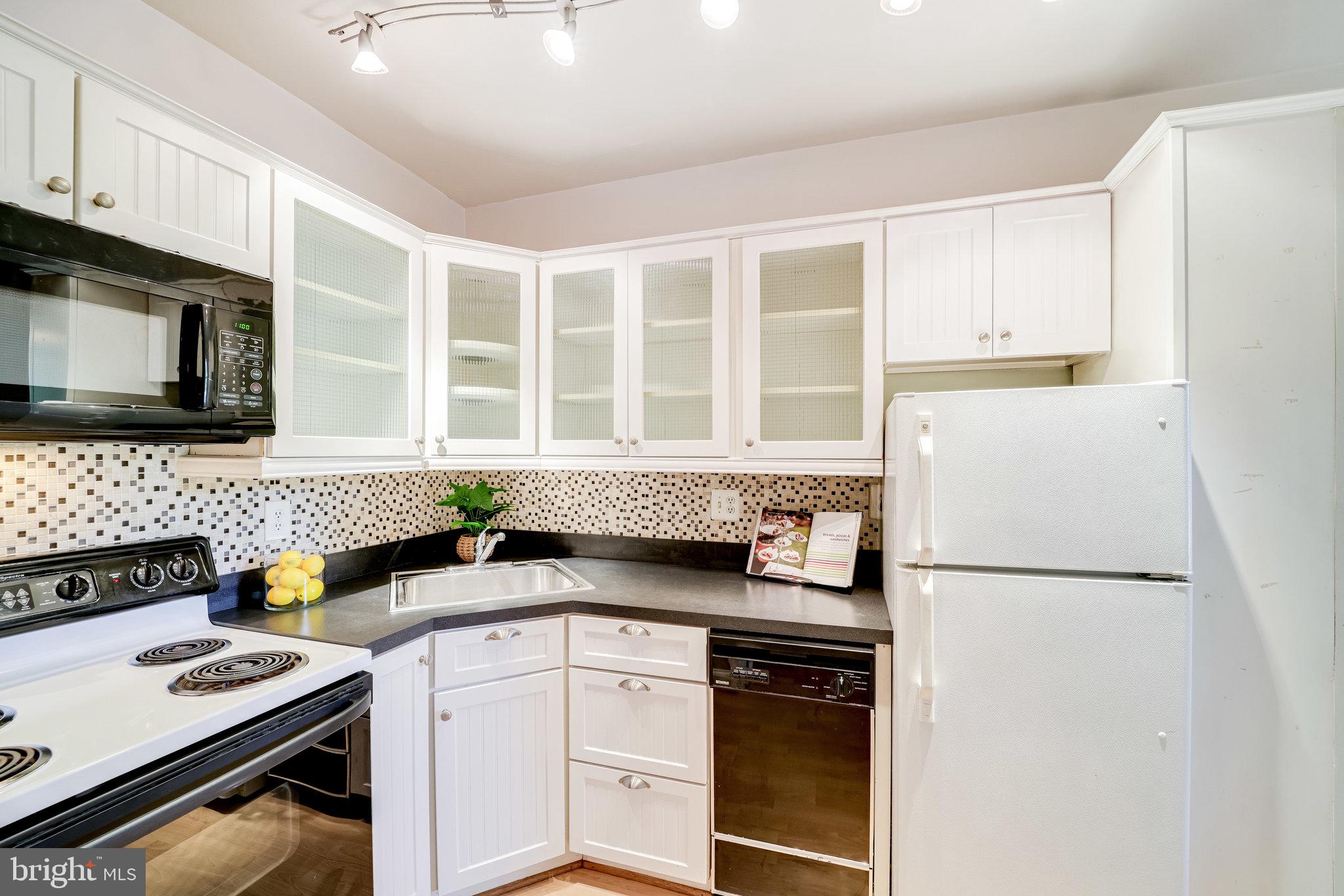 COLONIAL VILLAGE I - Residential