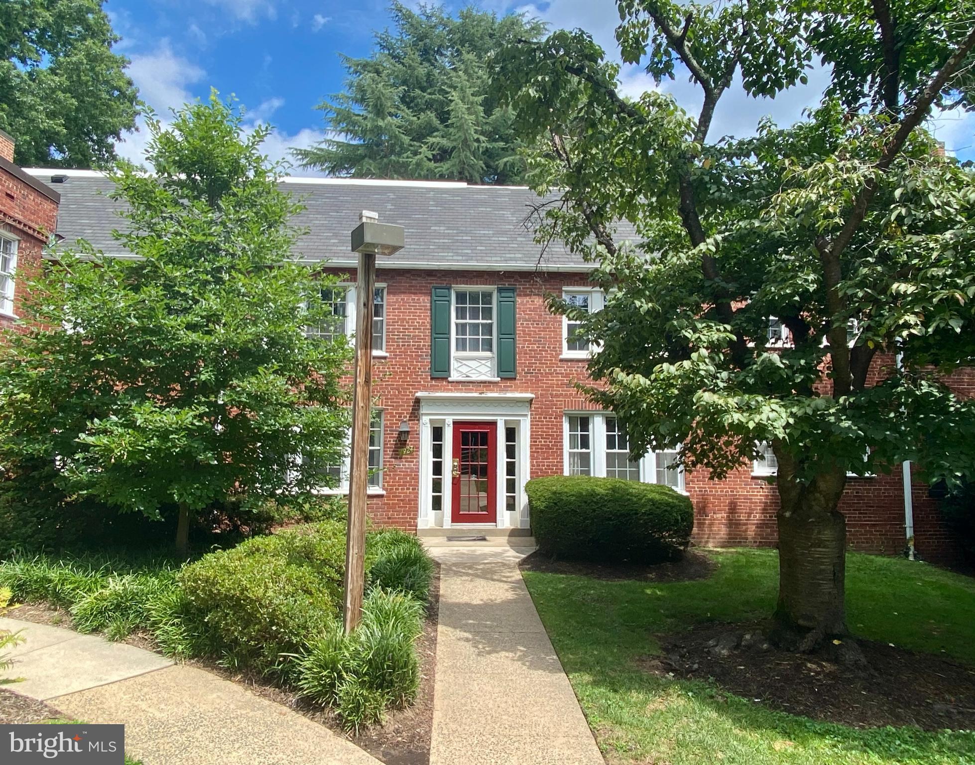 COLONIAL VILLAGE I - Residential