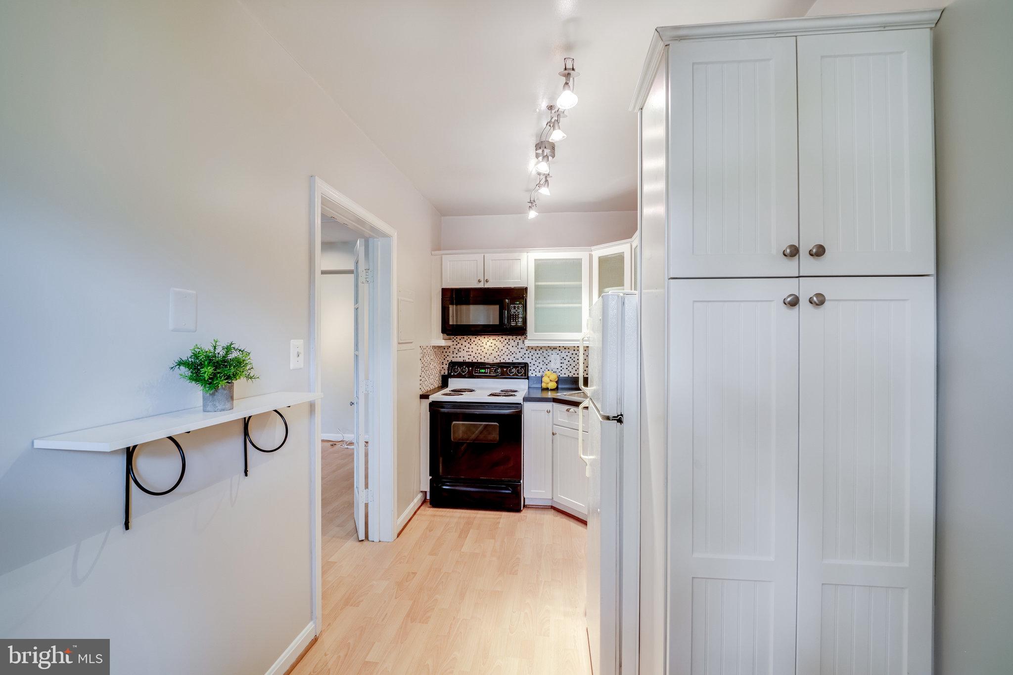 COLONIAL VILLAGE I - Residential