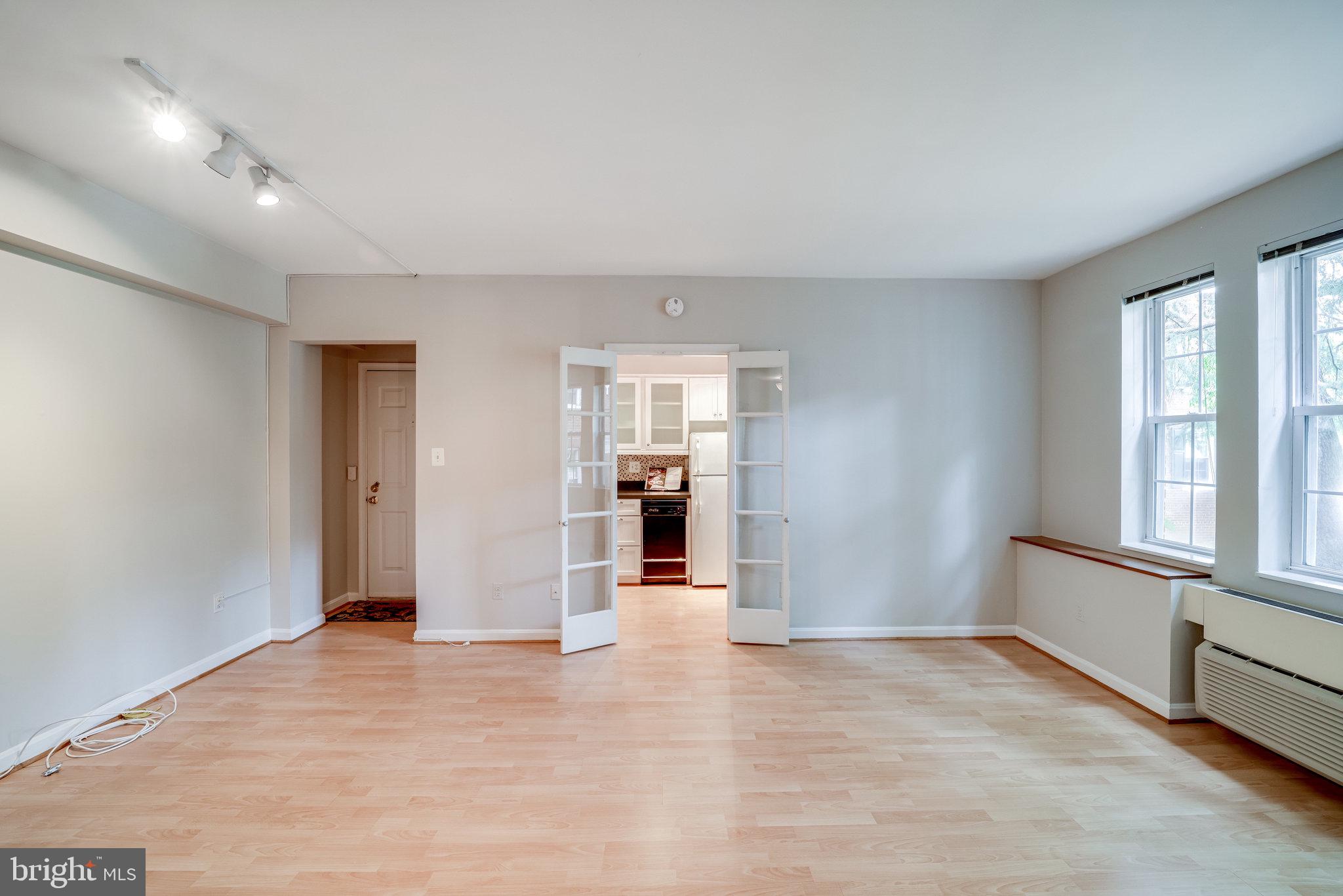 COLONIAL VILLAGE I - Residential