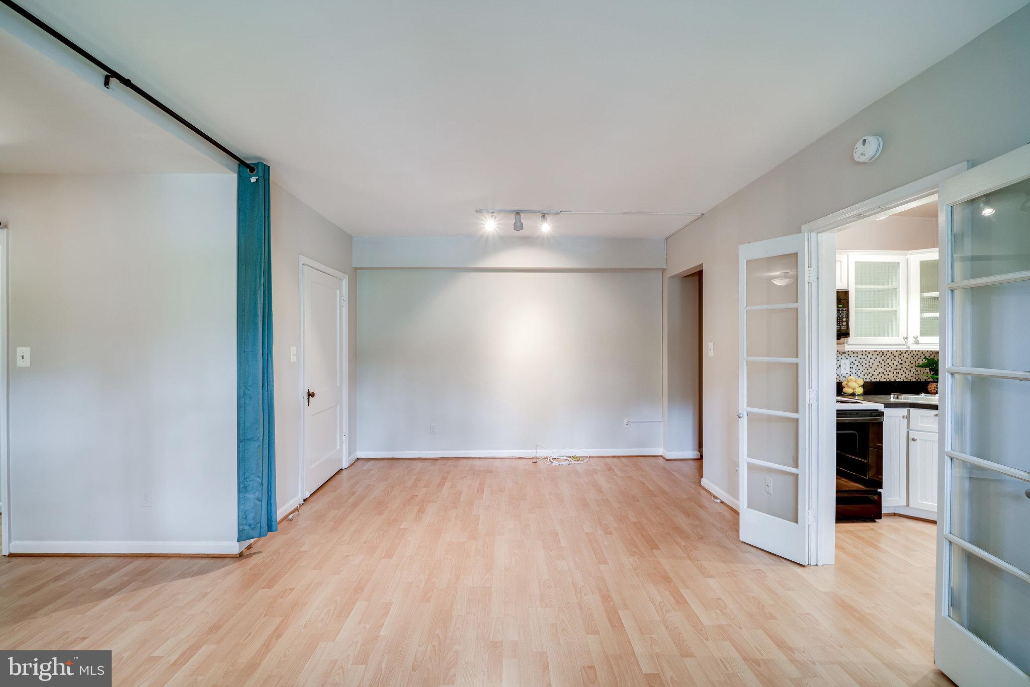 COLONIAL VILLAGE I - Residential