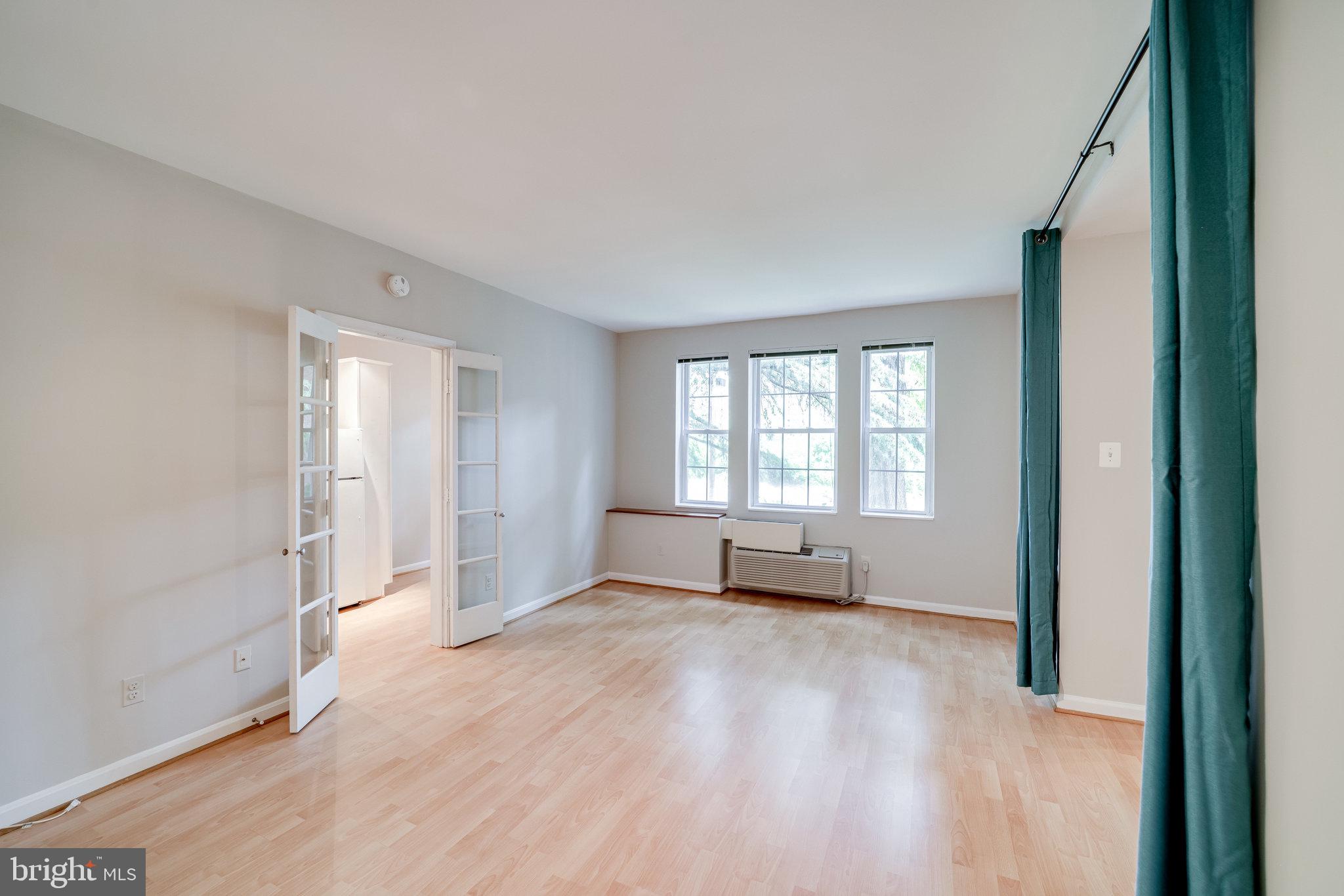 COLONIAL VILLAGE I - Residential