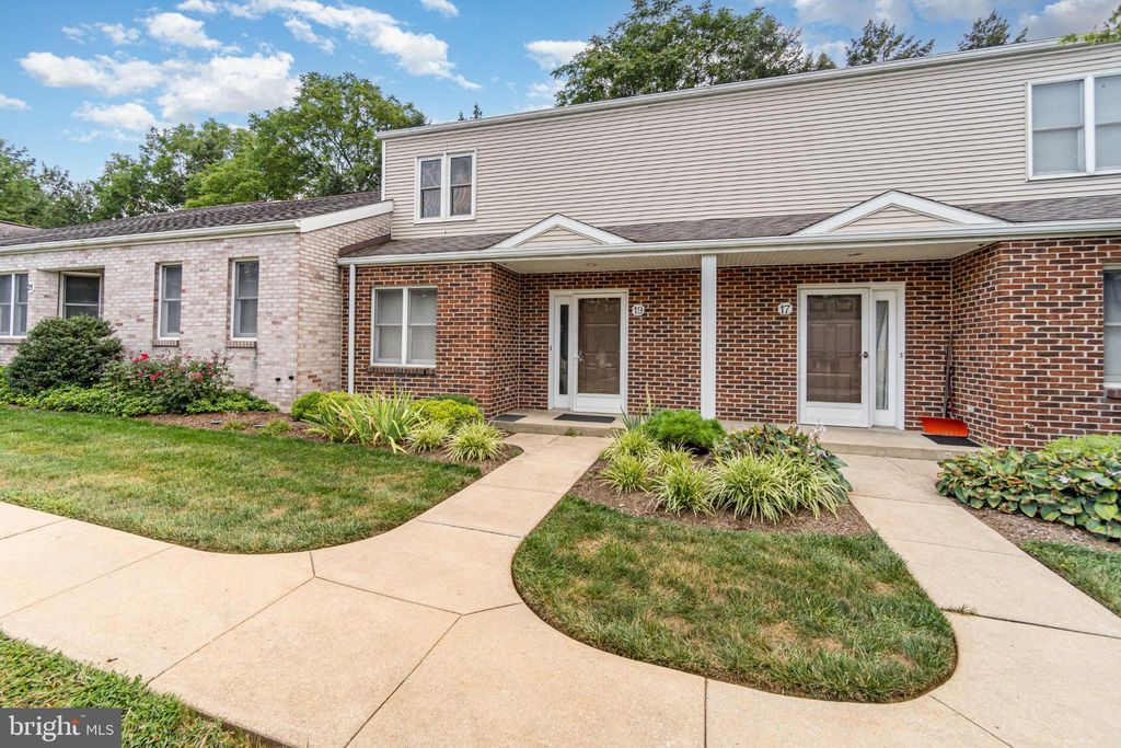 Photo of 19 Woodland Estate, LEBANON, PA 17042 (MLS # PALN2022320)