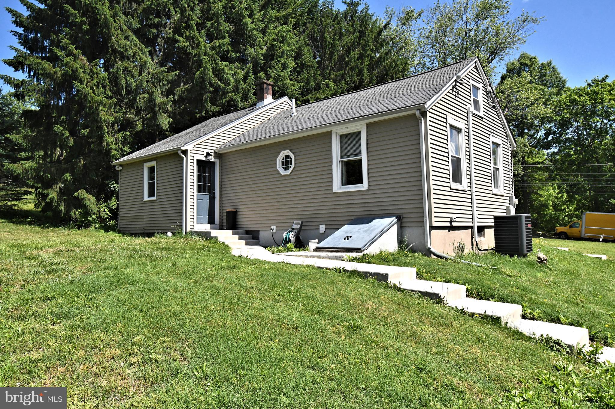 822 N LIMEKILN PIKE