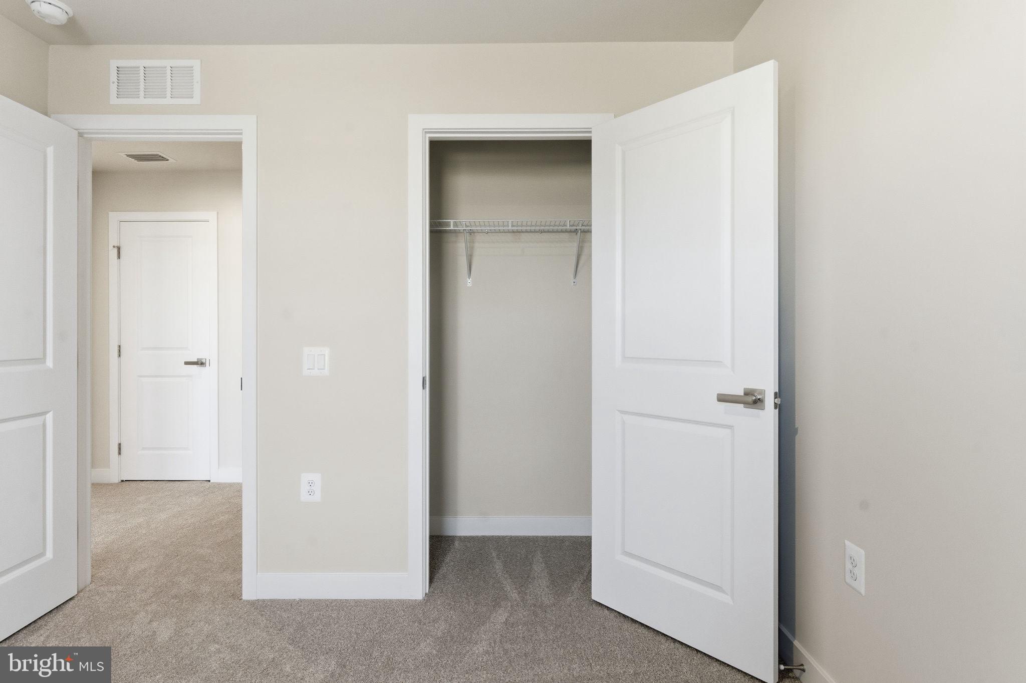 ALEXANDER'S CROSSING - Residential Lease