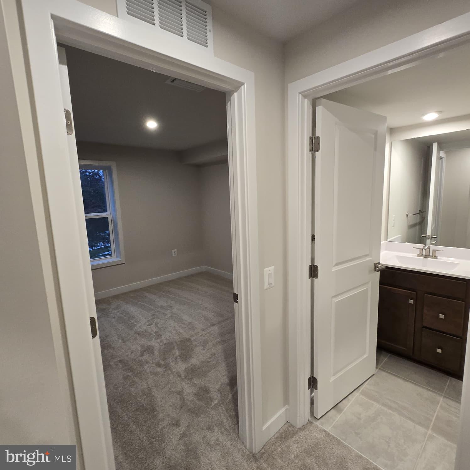 ALEXANDER'S CROSSING - Residential Lease