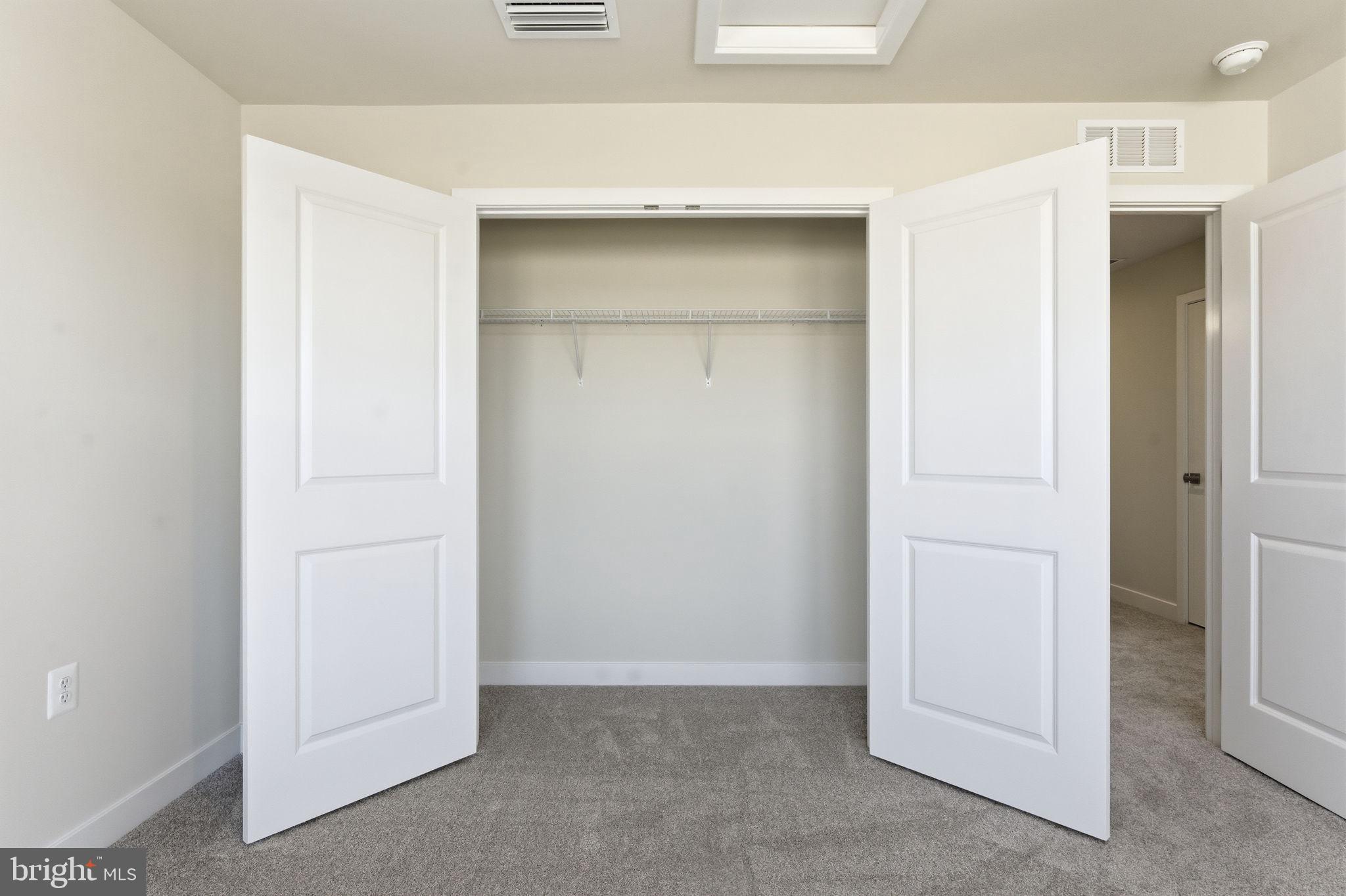 ALEXANDER'S CROSSING - Residential Lease