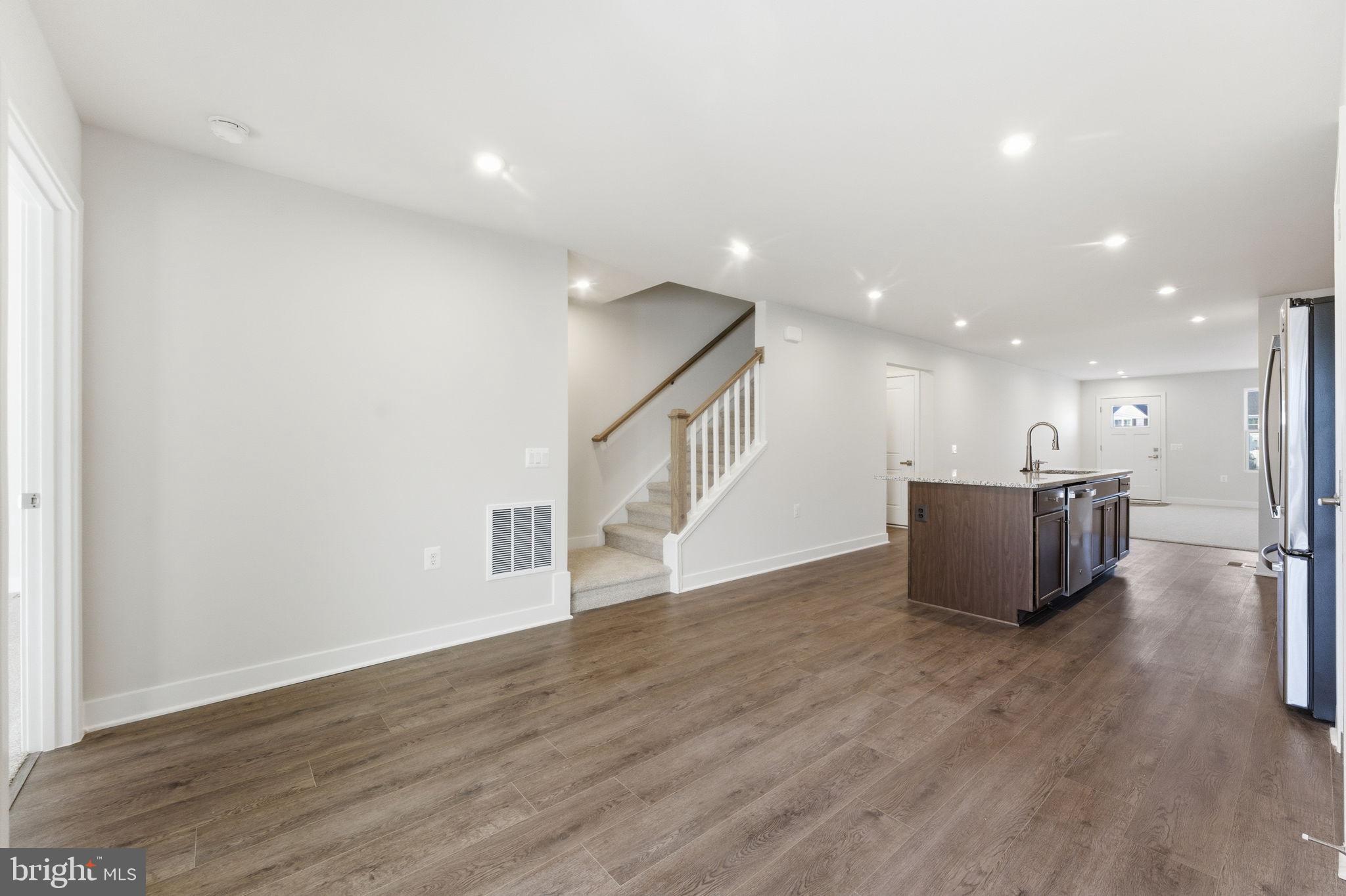 ALEXANDER'S CROSSING - Residential Lease