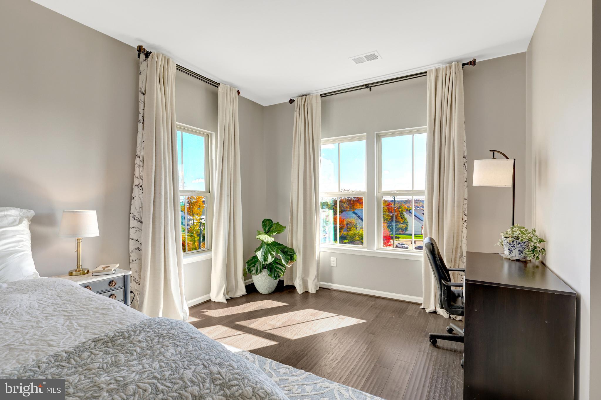 LOUDOUN CROSSING - Residential