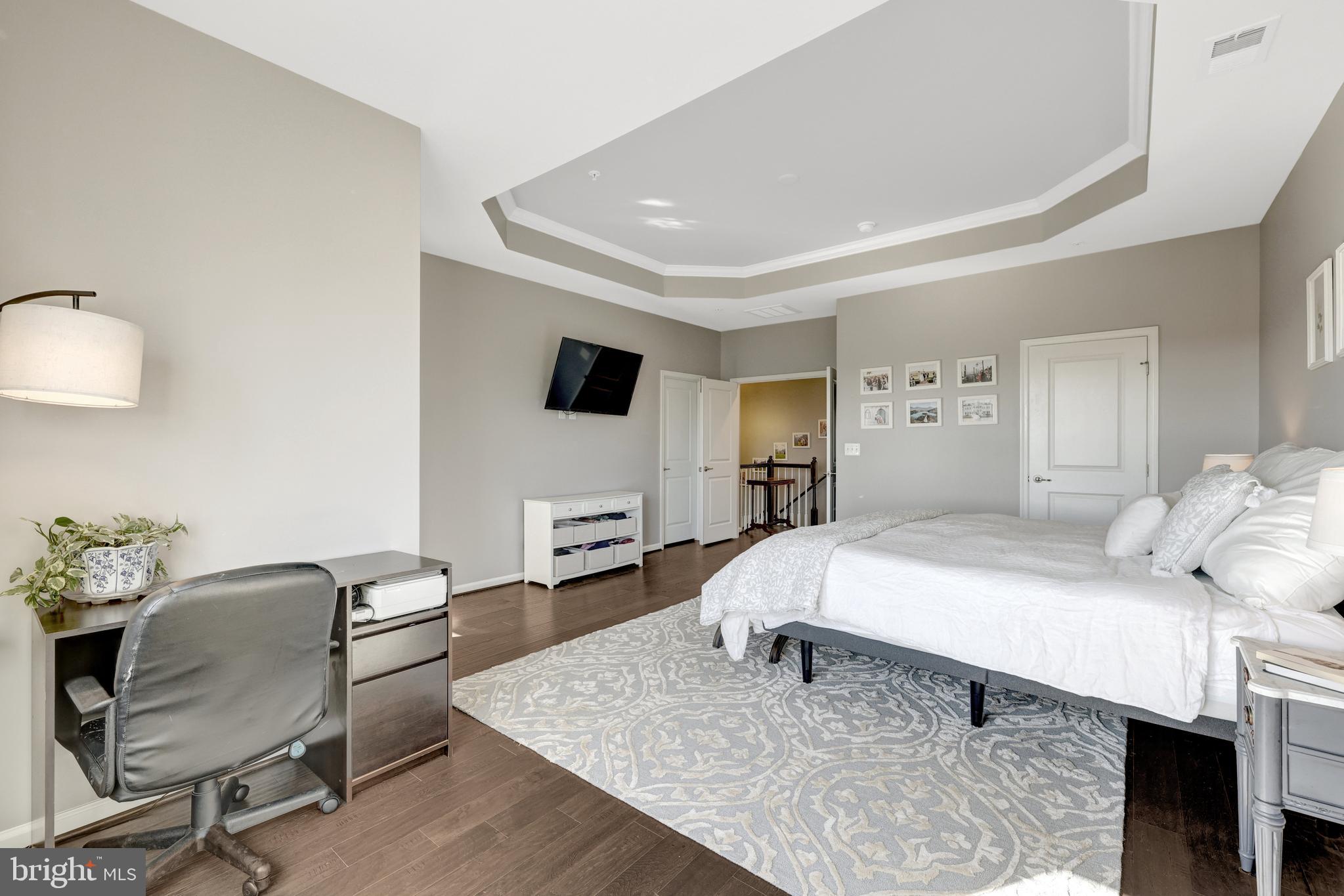 LOUDOUN CROSSING - Residential