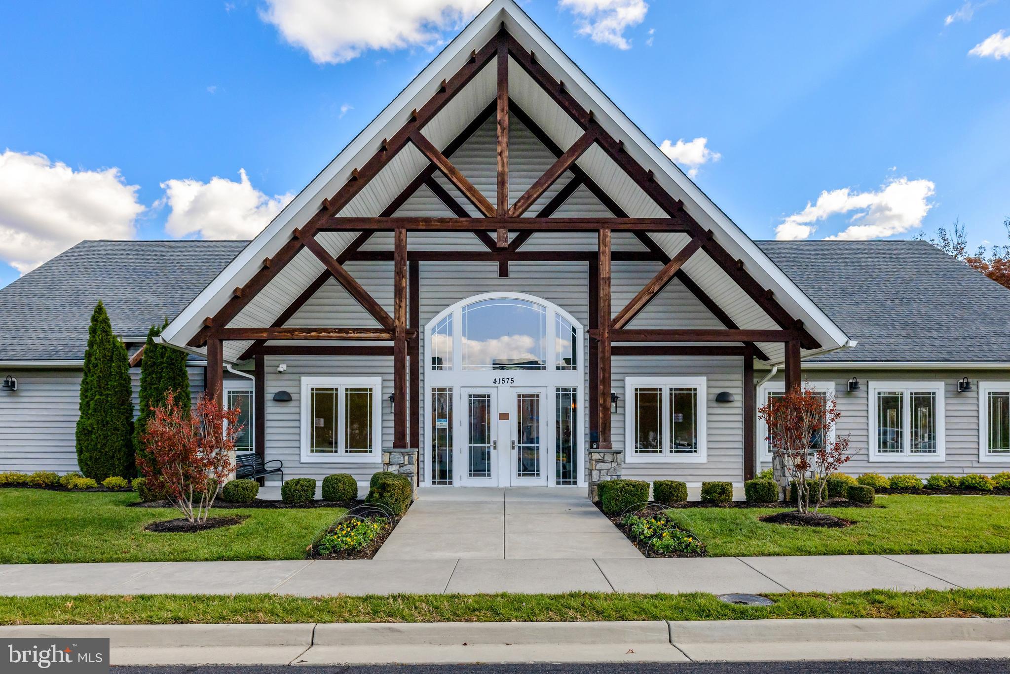 LOUDOUN CROSSING - Residential