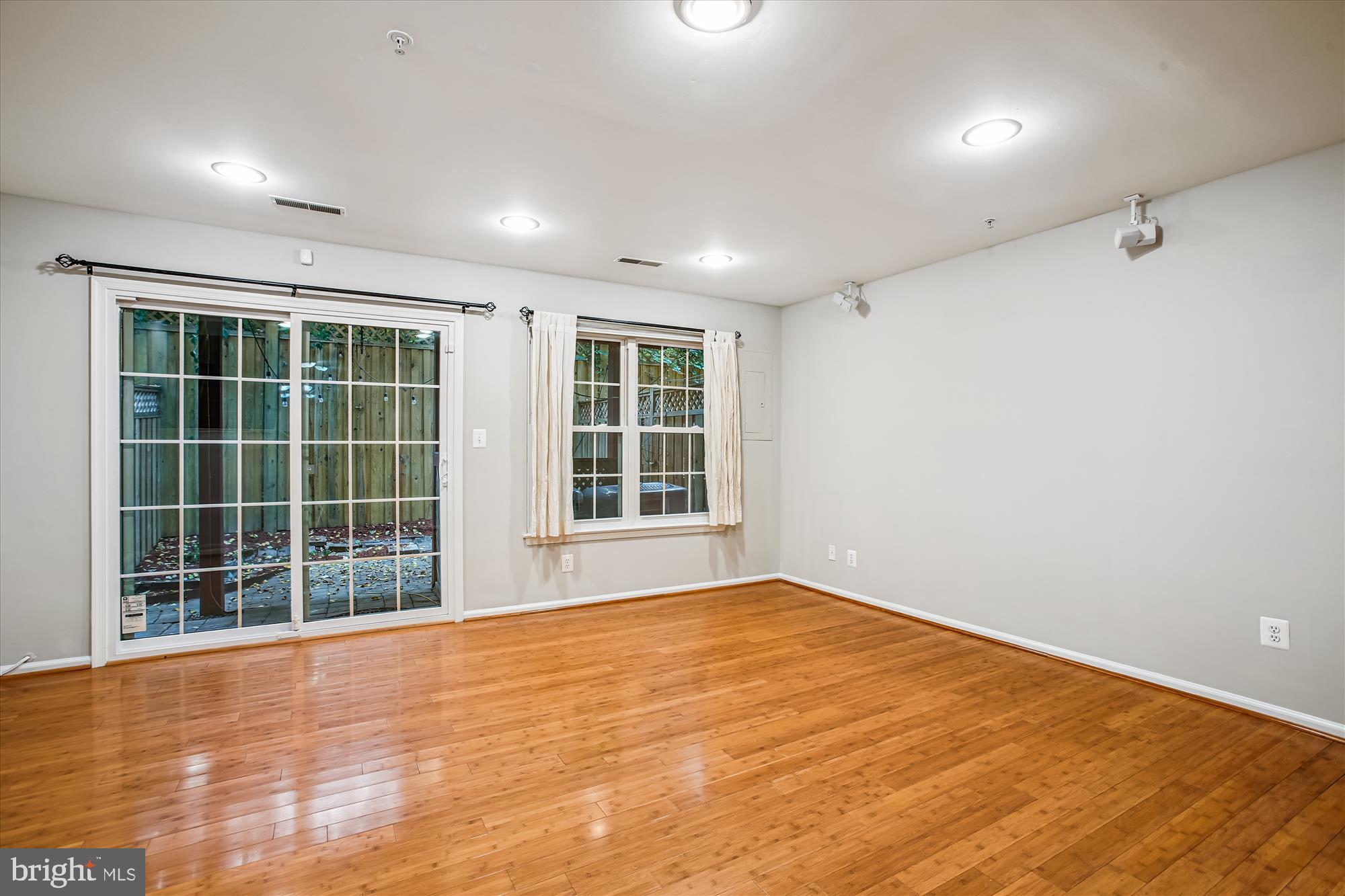 CAMERON STATION - Residential Lease