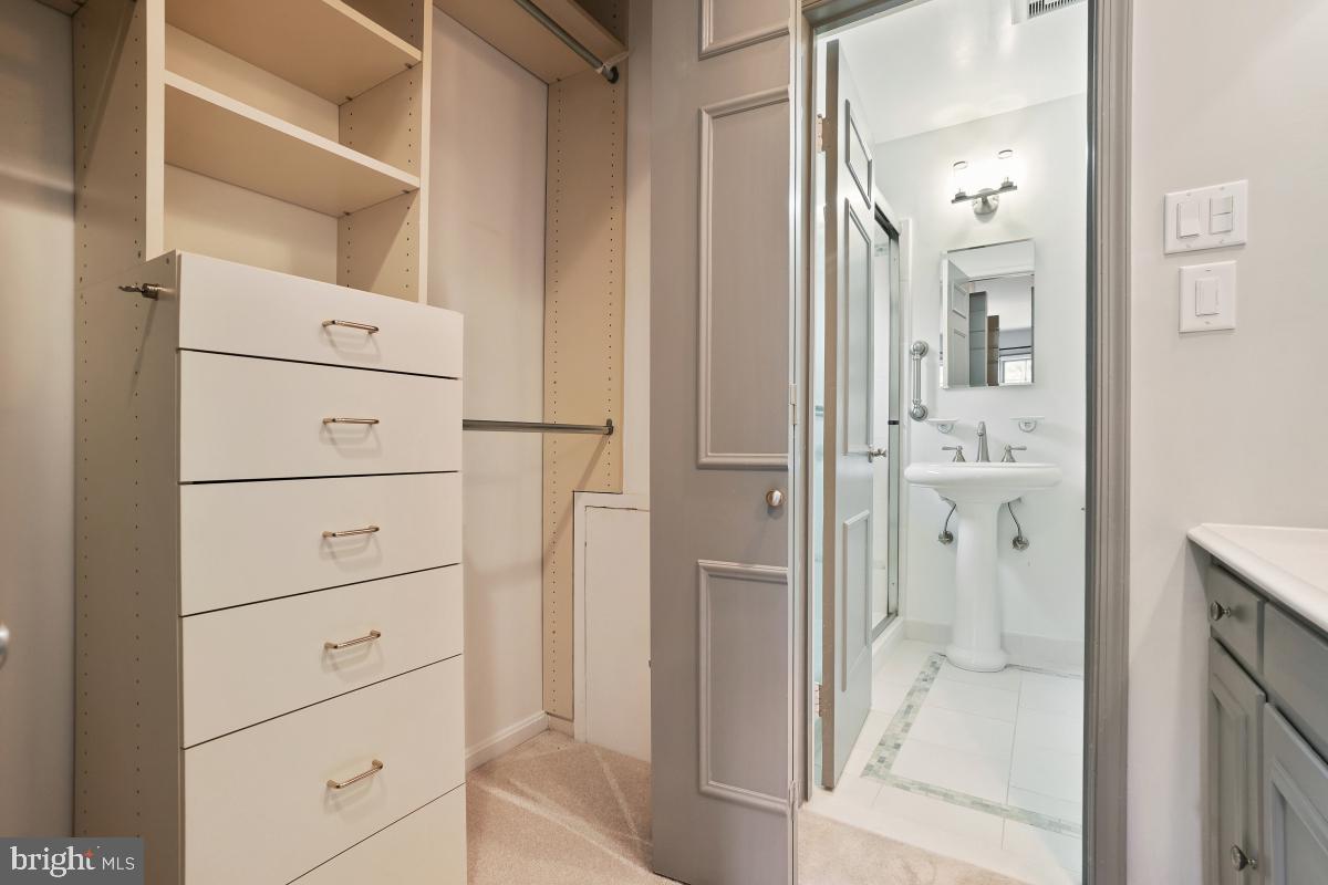 HOLLINDALE - Residential