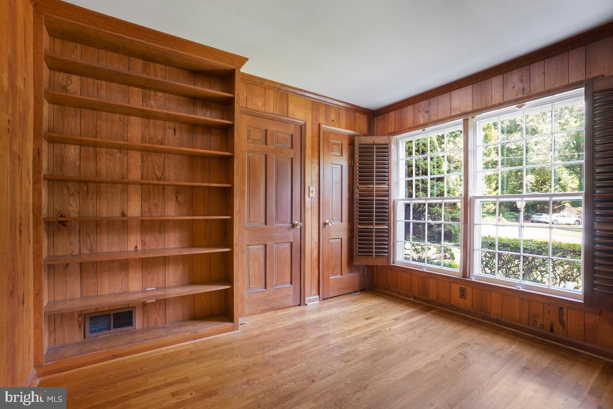 HOLLINDALE - Residential