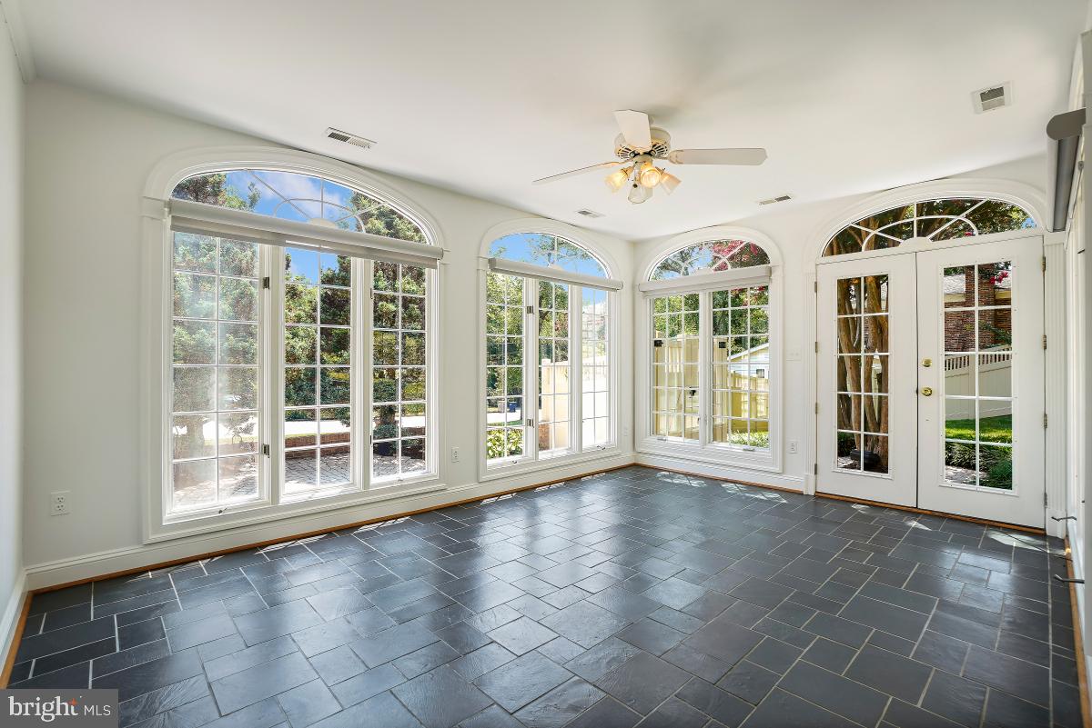 HOLLINDALE - Residential