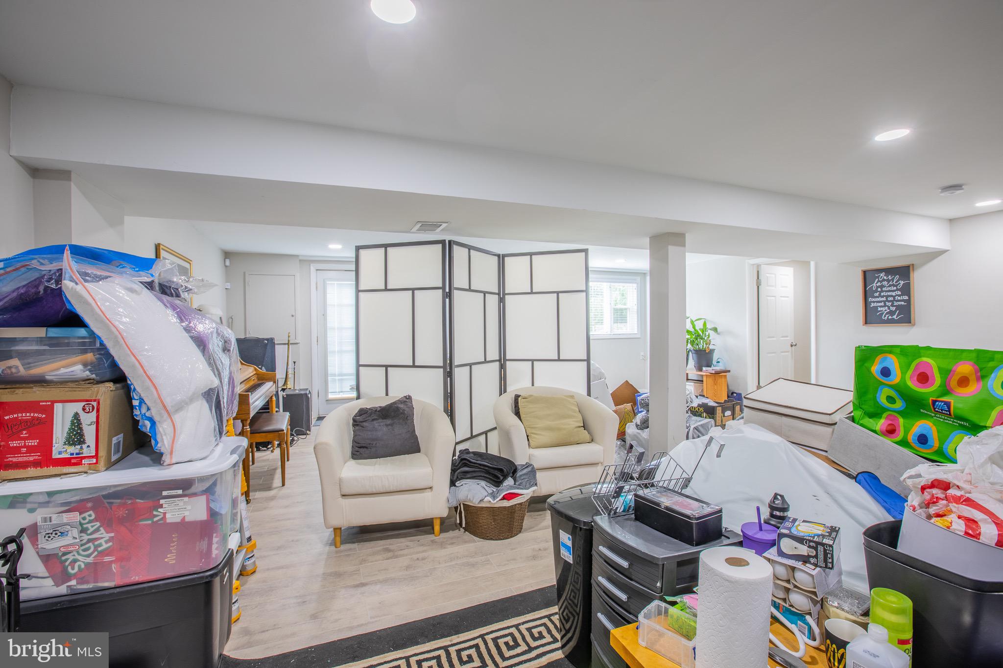 CLINTON - Residential Lease