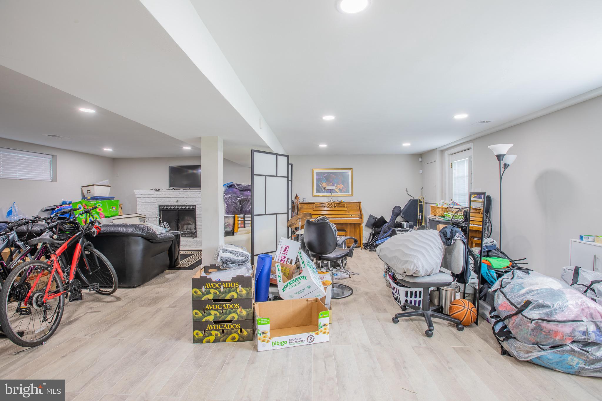 CLINTON - Residential Lease