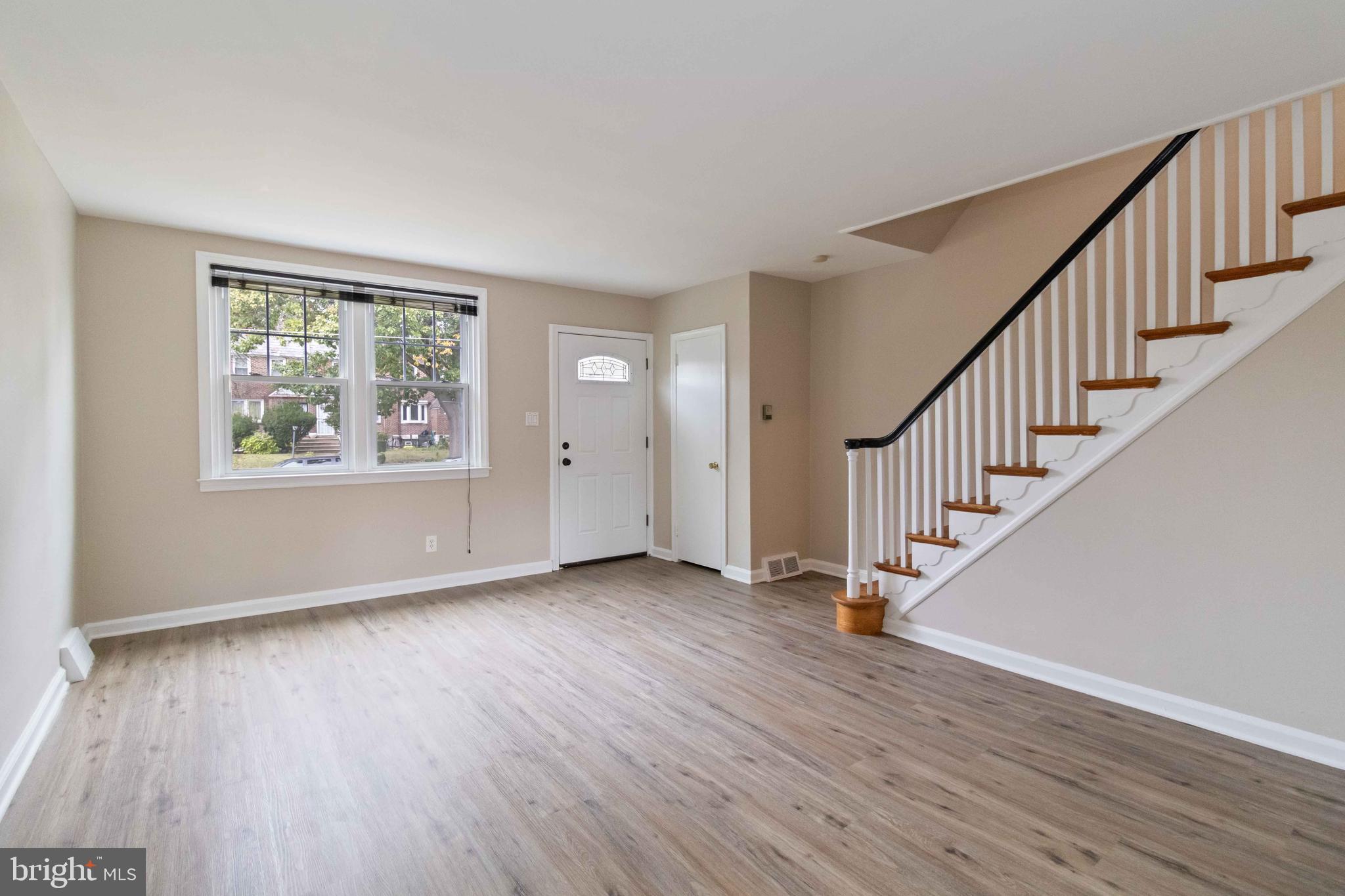 1122 E PHIL ELLENA STREET