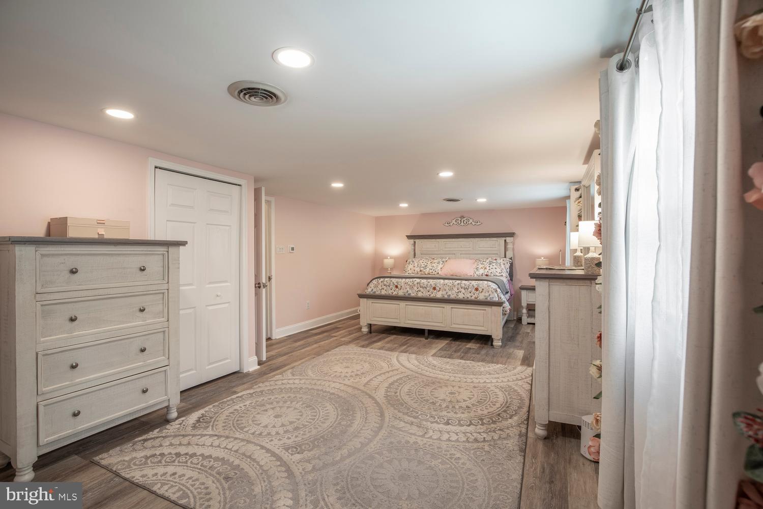 LONG LANE FARMS - Residential