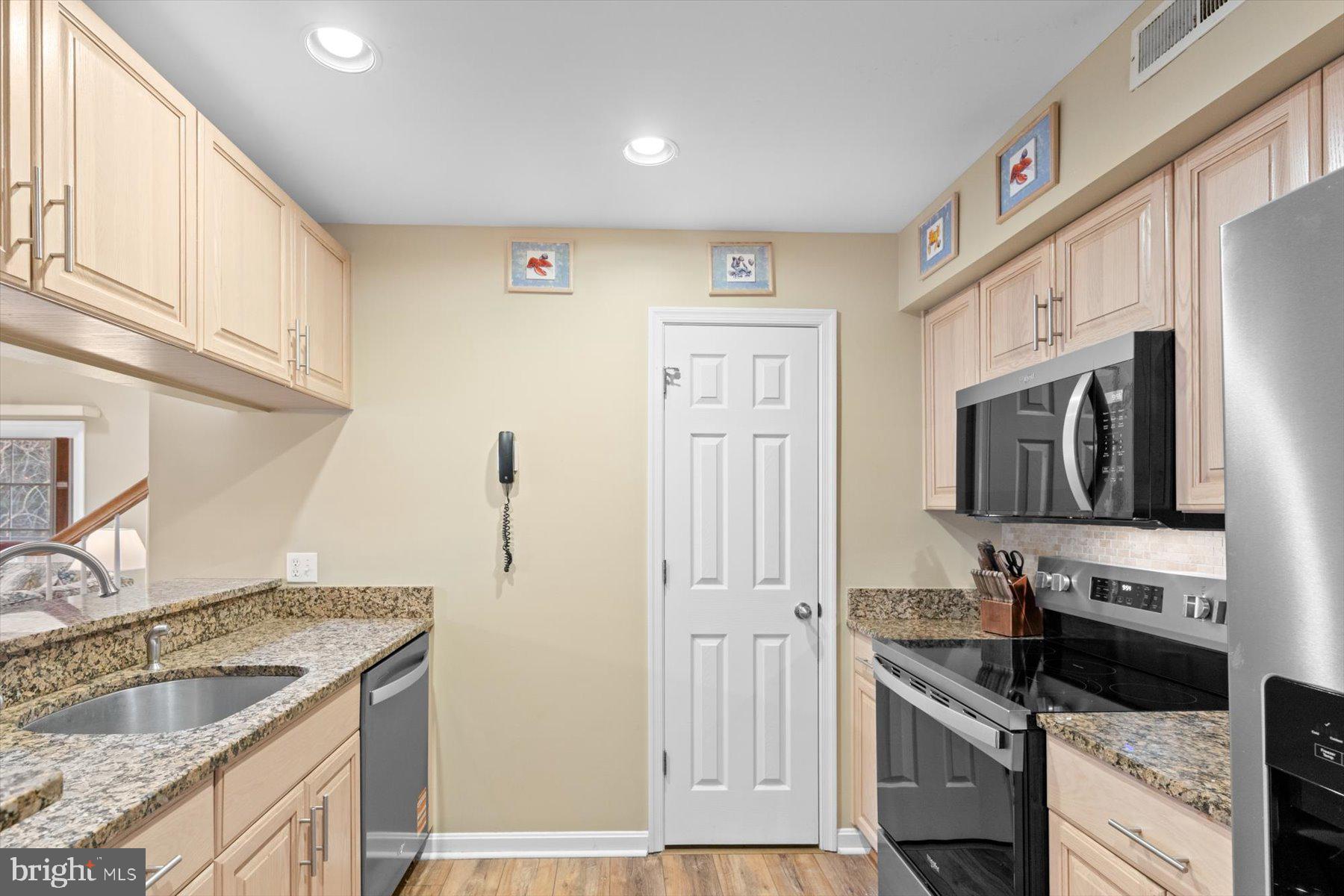 SEA COLONY WEST - Residential