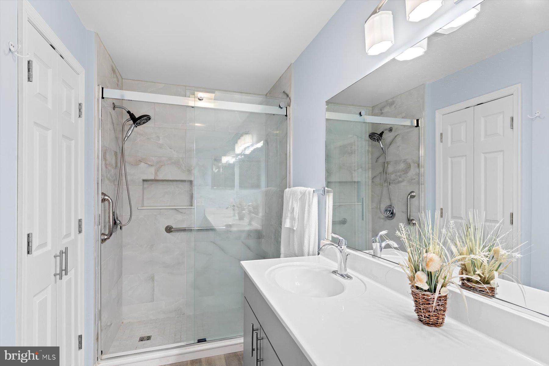 SEA COLONY WEST - Residential