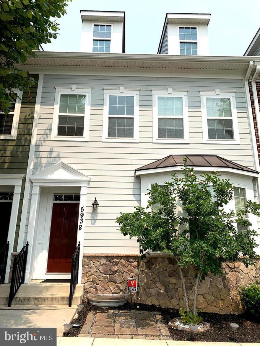 Conveniently located in Shipley's Grant, this rental has hardwood floors on the main and upper levels. Large gourmet kitchen with stainless steel appliances. Master bedroom with walk-in closets, separate tub/shower. The private courtyard leads to the two car garage. Finished. Basement.