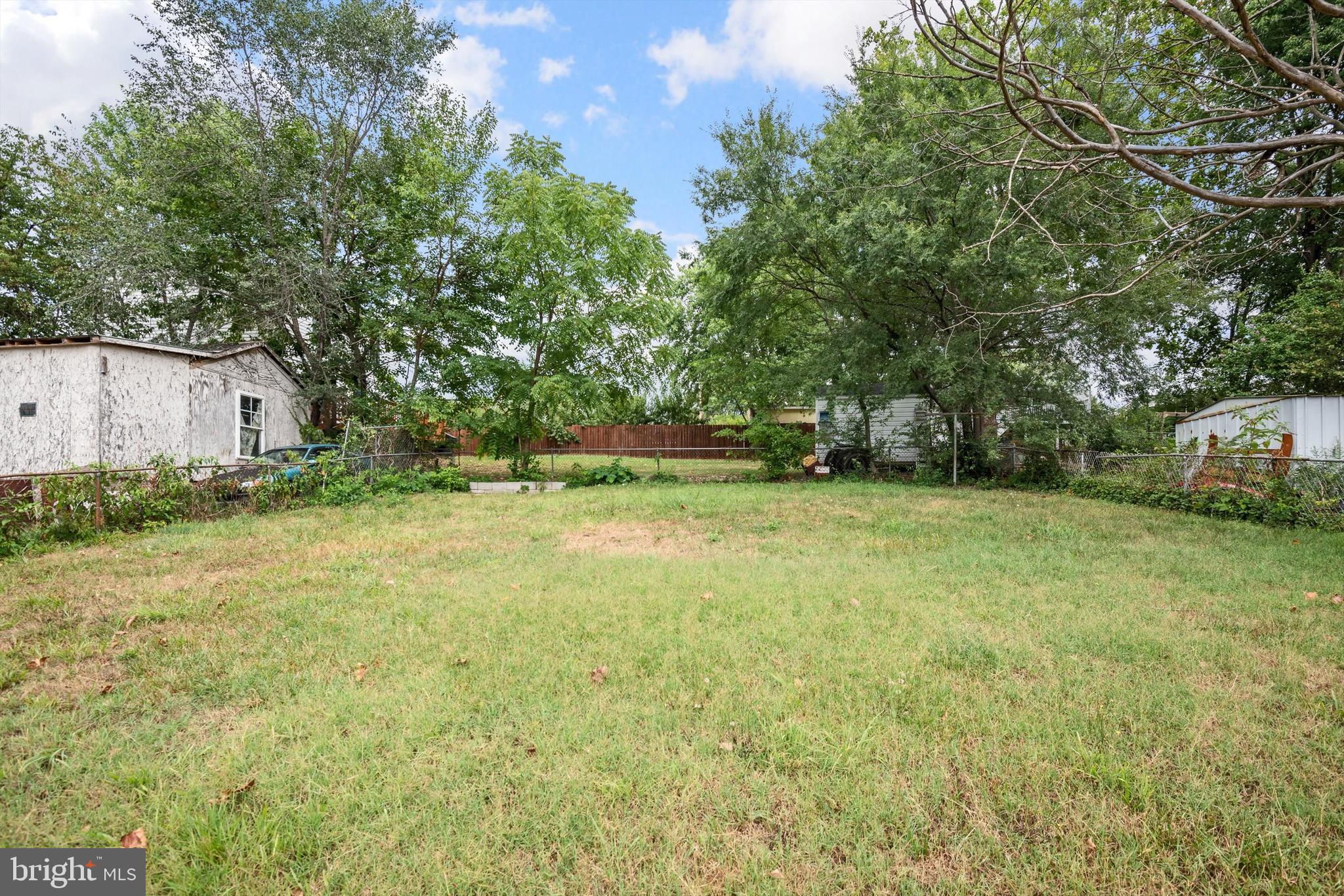 ROYAL VILLAGE - Residential