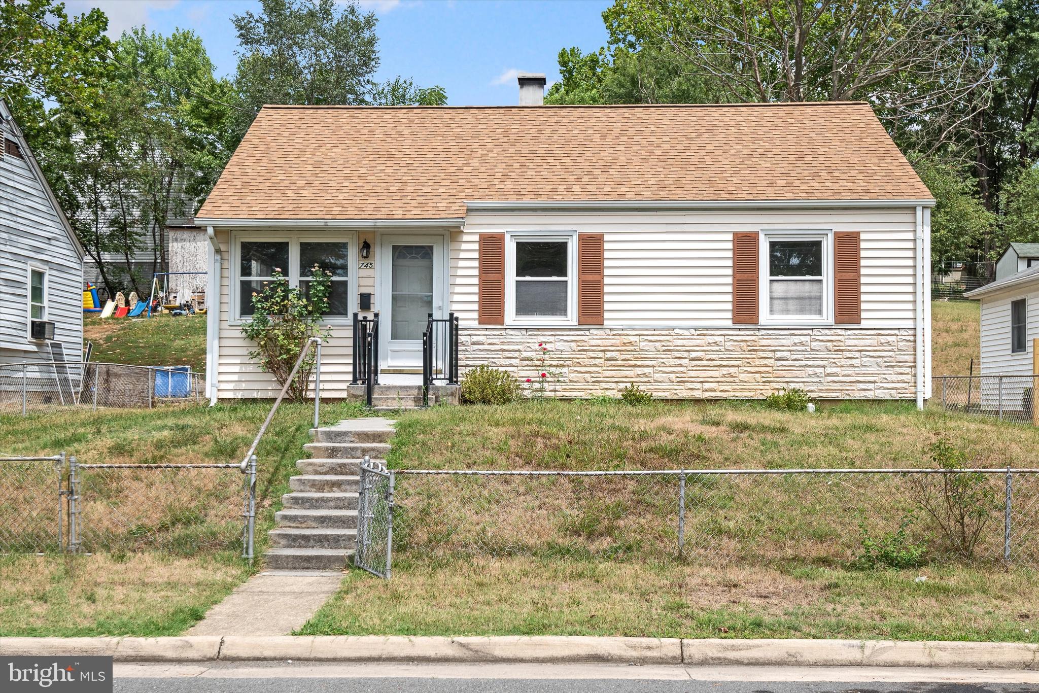 ROYAL VILLAGE - Residential