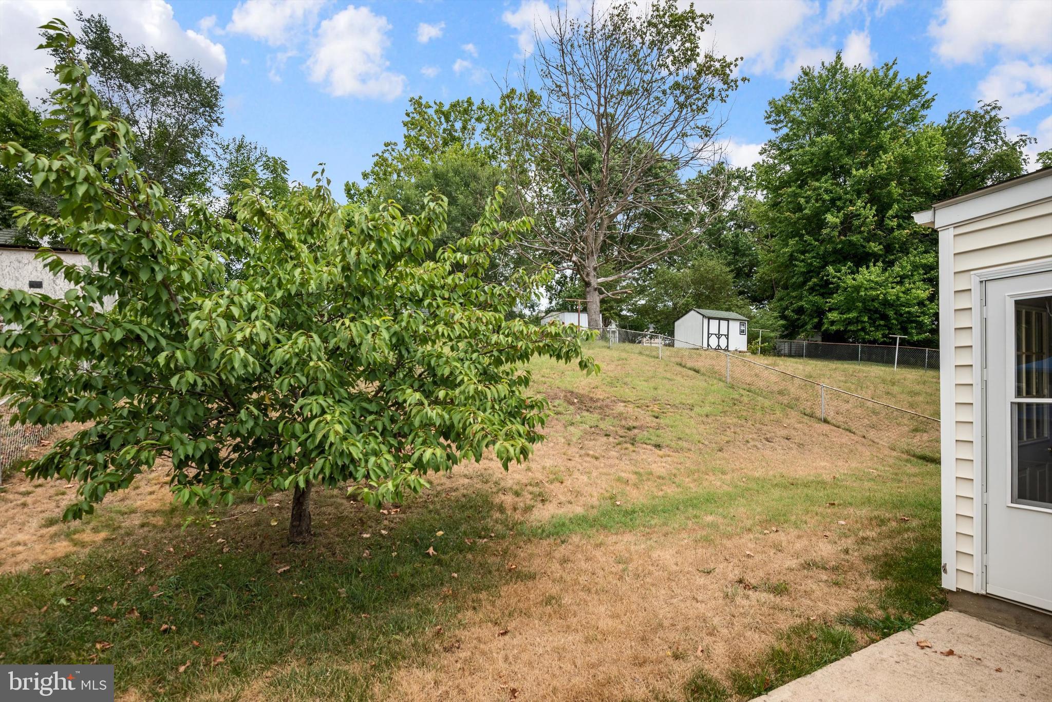 ROYAL VILLAGE - Residential