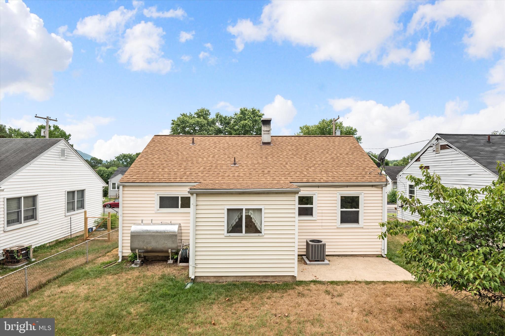 ROYAL VILLAGE - Residential