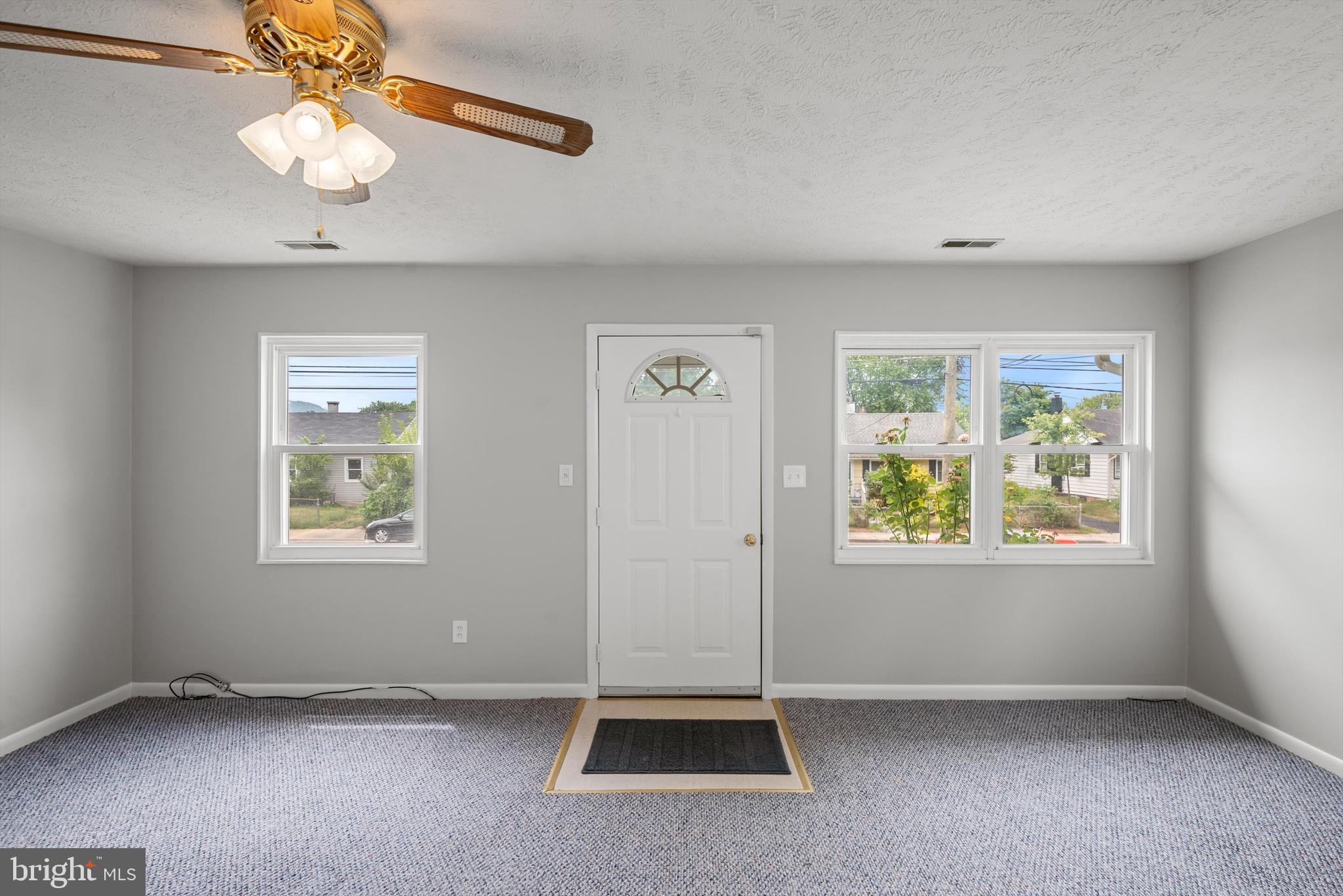 ROYAL VILLAGE - Residential