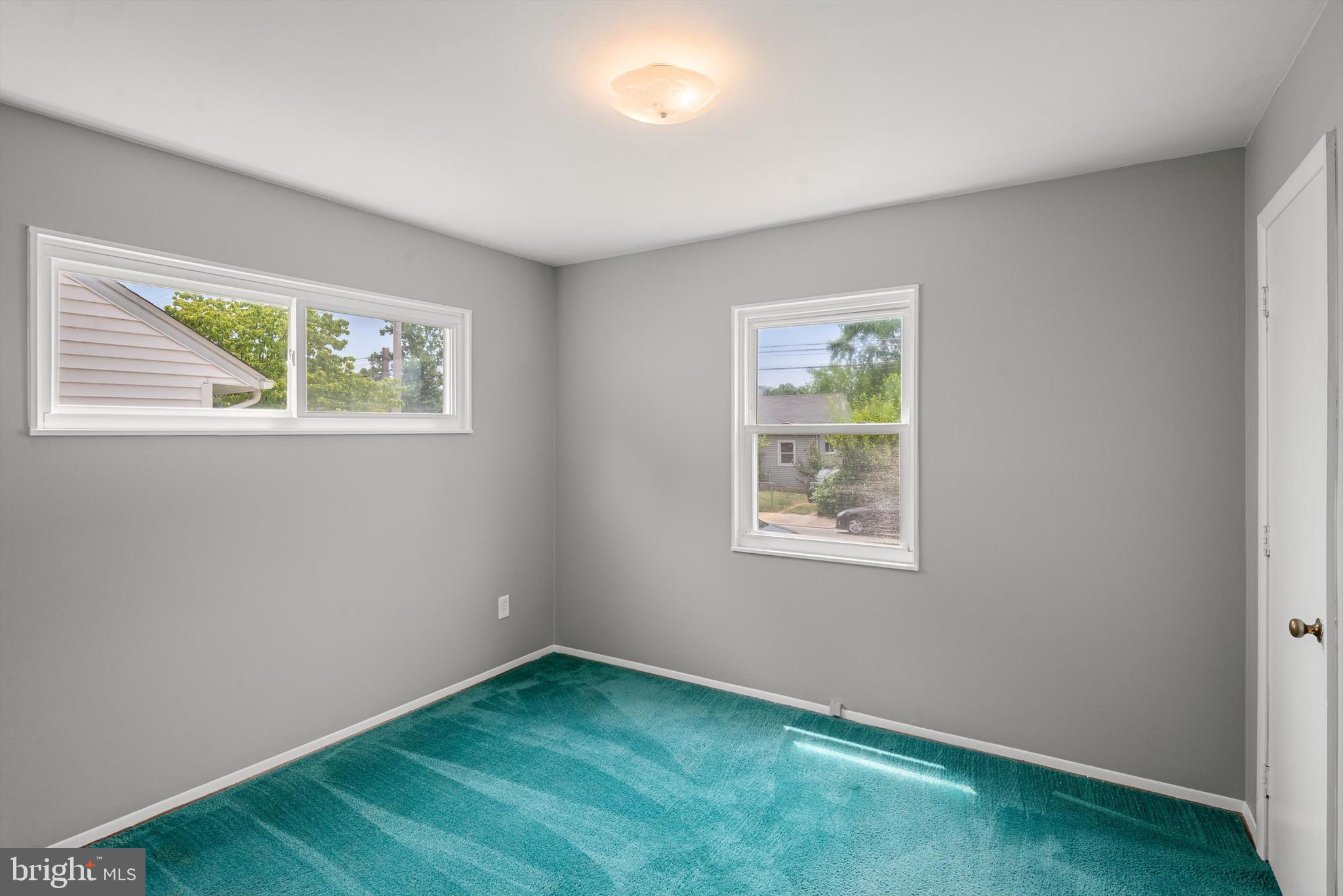 ROYAL VILLAGE - Residential