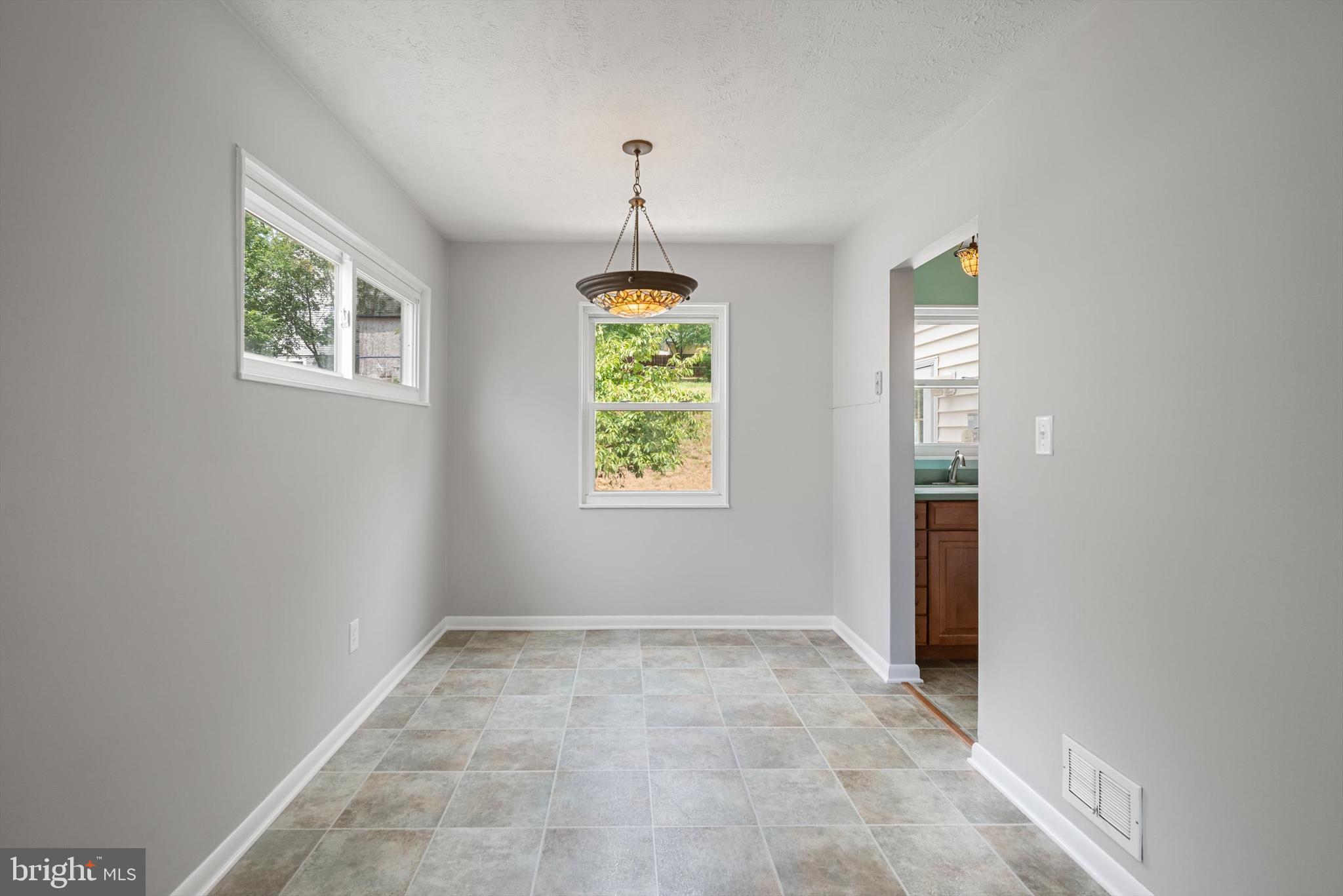 ROYAL VILLAGE - Residential