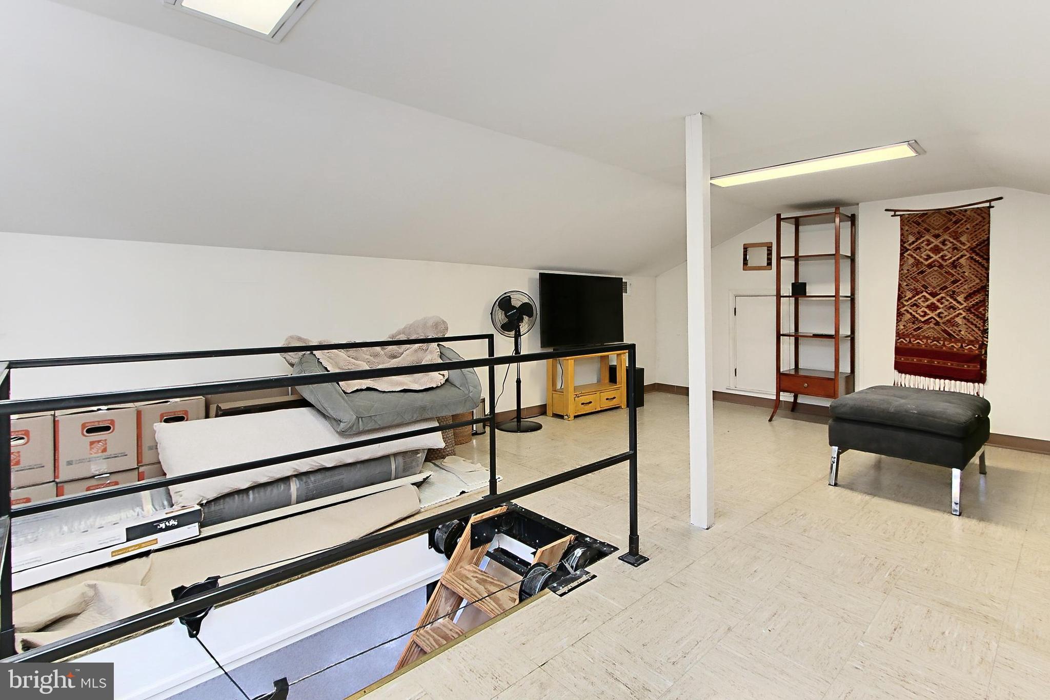 MOUNT VERNON MANOR - Residential