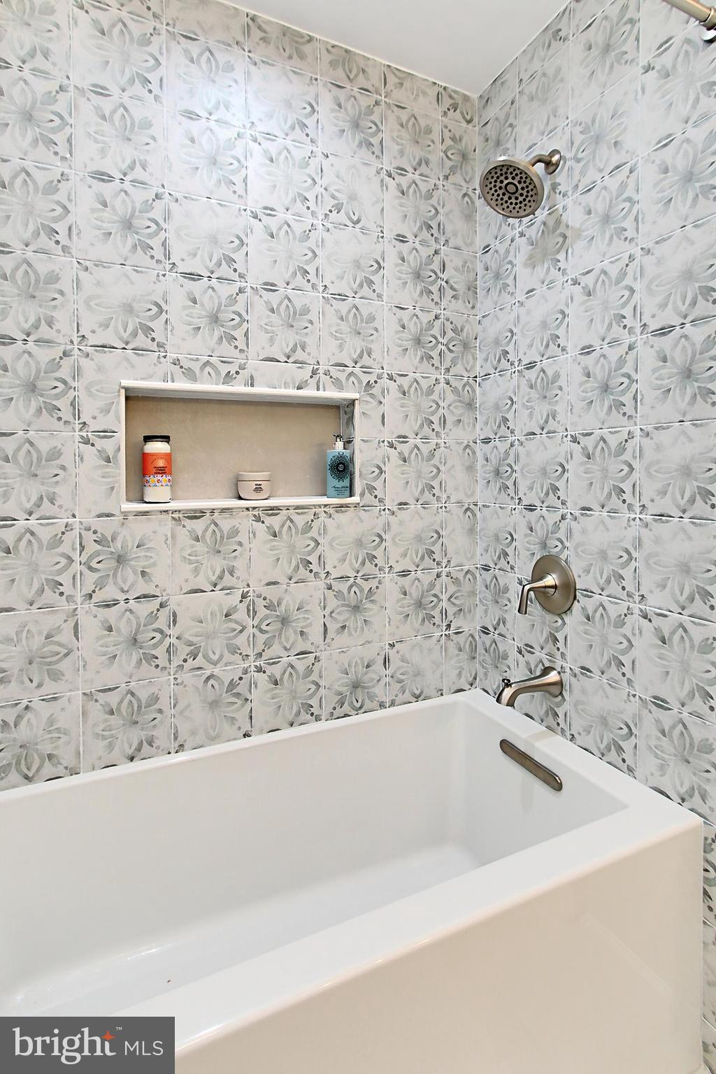 MOUNT VERNON MANOR - Residential