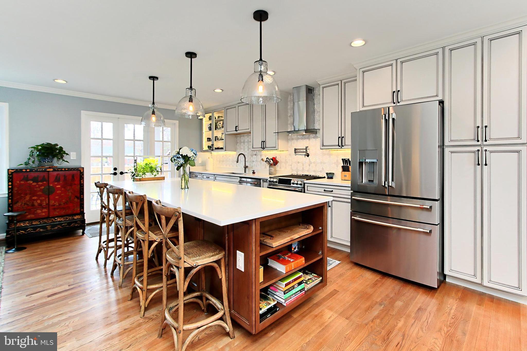 MOUNT VERNON MANOR - Residential